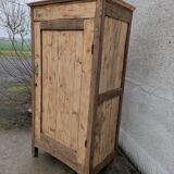 Armoire en bois naturel