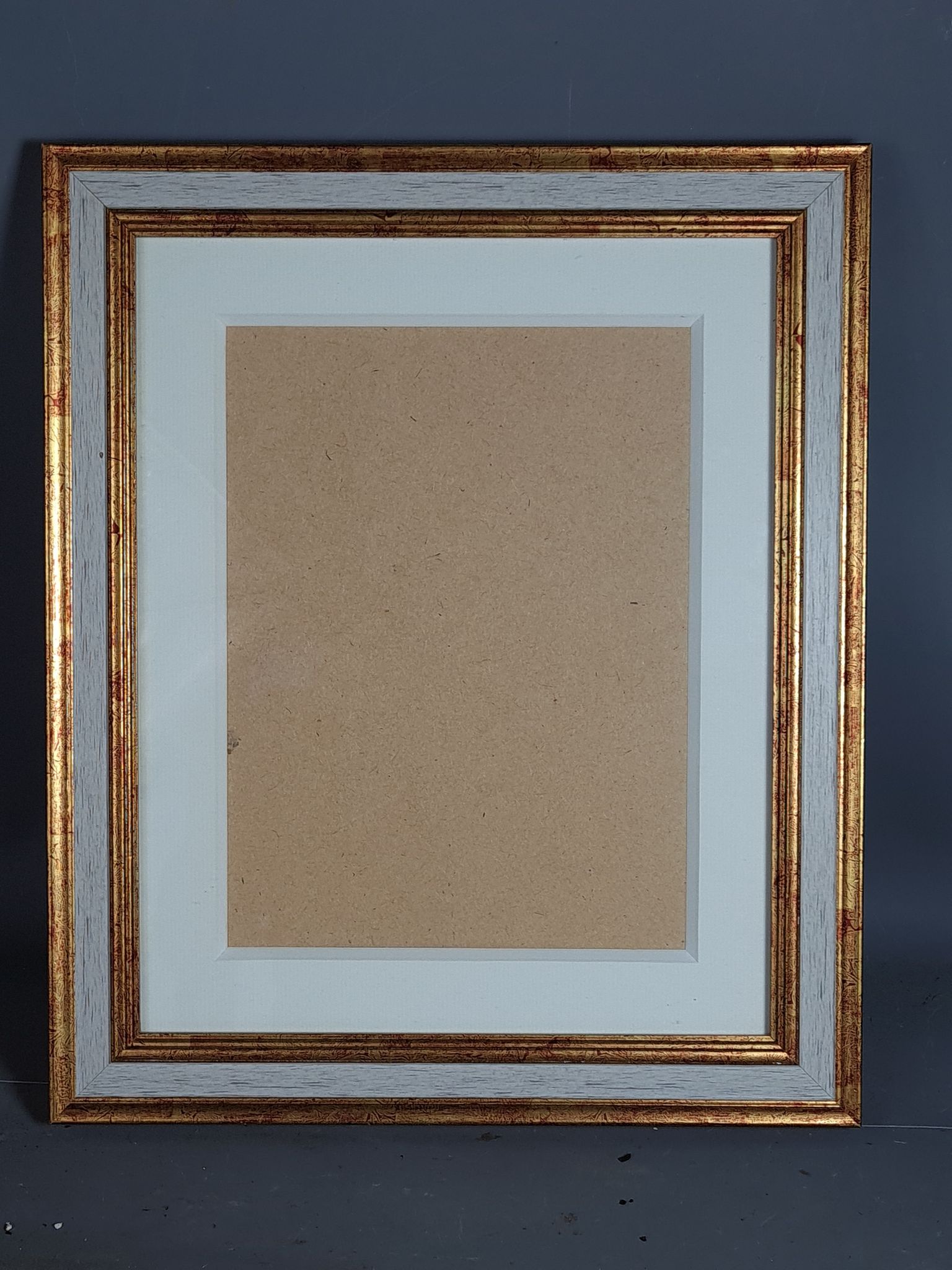 Frame gilded wood gold leaf 35,5x29,5 cm, foliage 30,5x24,5 cm + SB glass