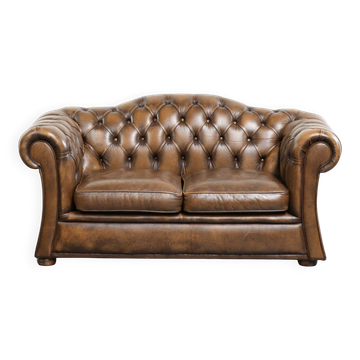 English cowhide leather Chesterfield 2-seater sofa in a luxurious colour