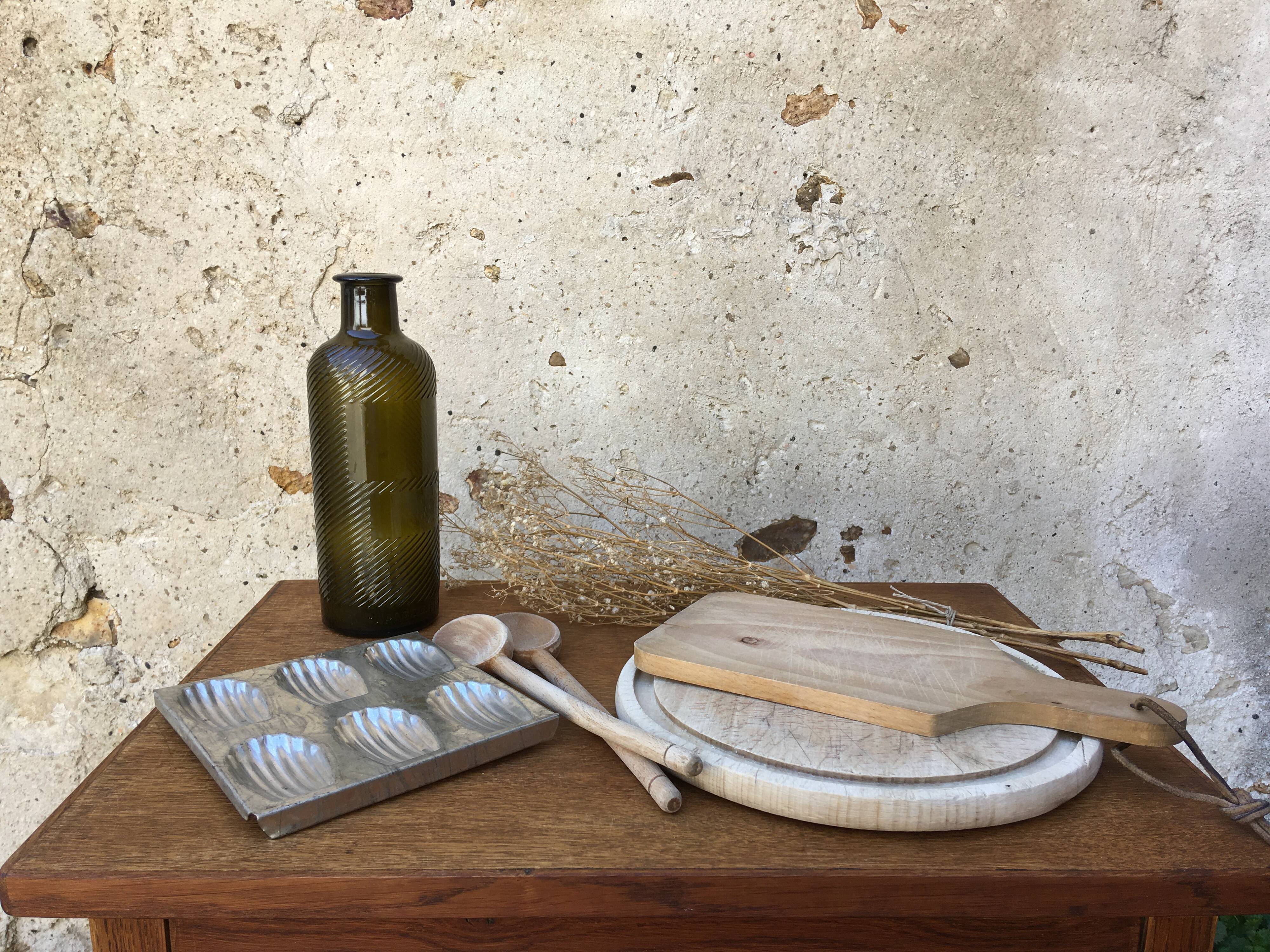 Round wood cutting board