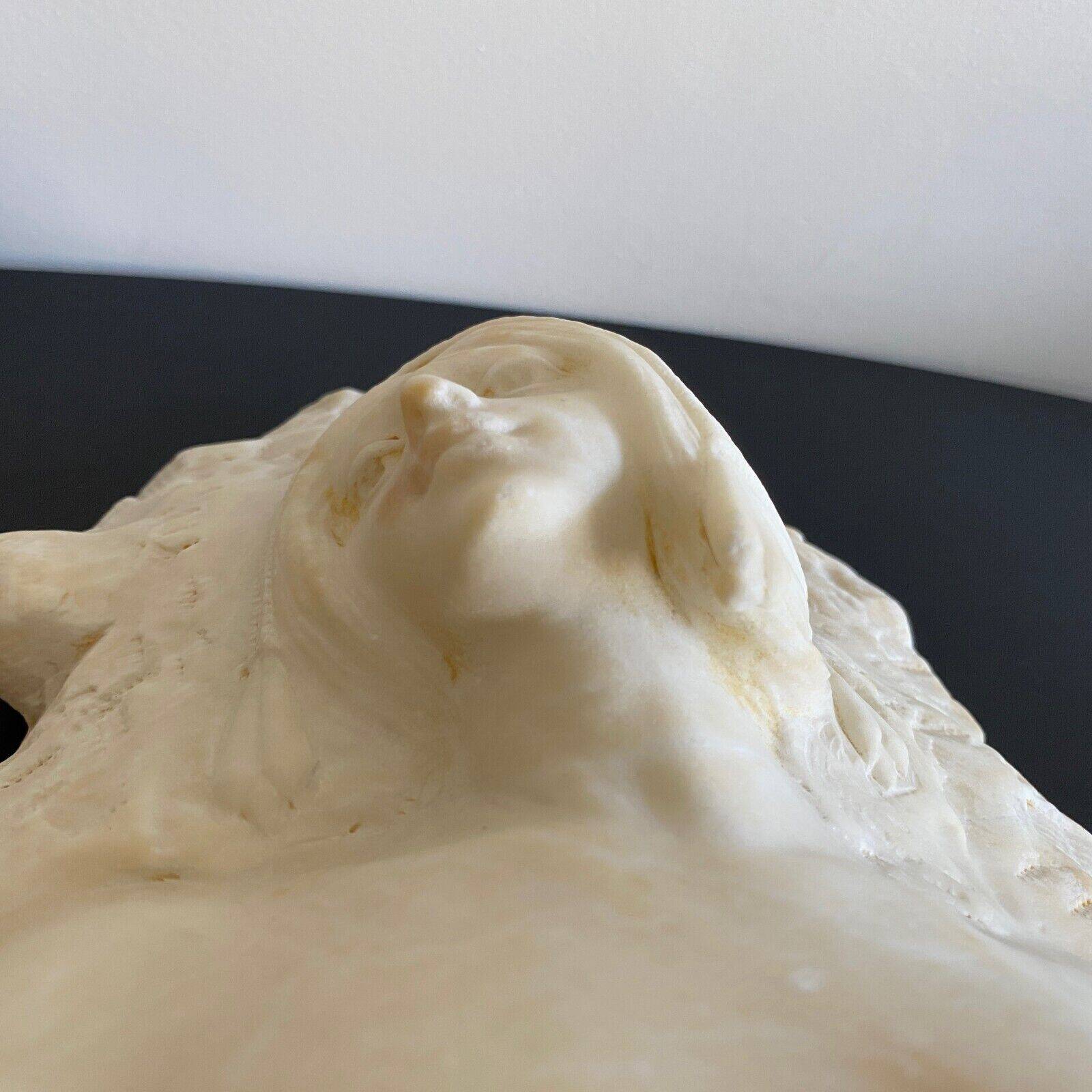 Marble sculpture representing La Vallière 20th century by J. Morrini