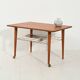 Table basse scandinave en teck avec étagère en laiton
