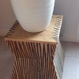 Tabouret coffre en teck naturel brun et noir.