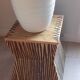 Tabouret coffre en teck naturel brun et noir.