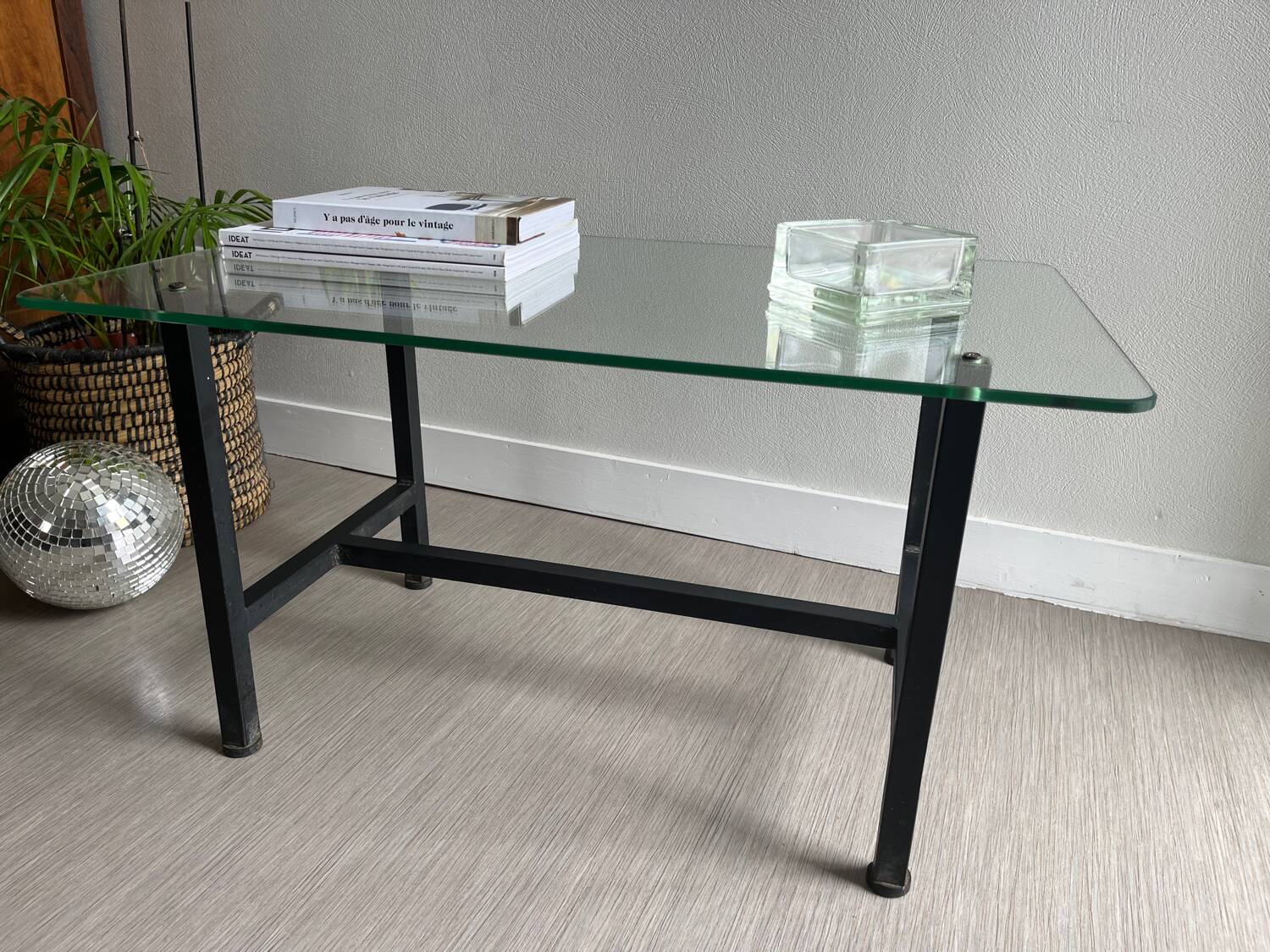 Vintage design coffee table in glass and metal