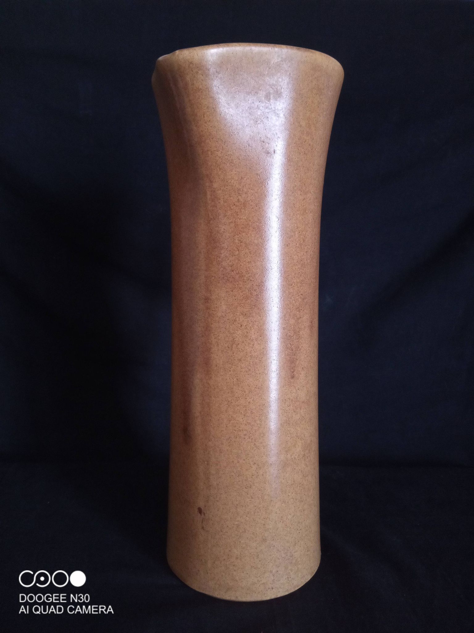 Carafe à eau Art Déco en céramique, signée