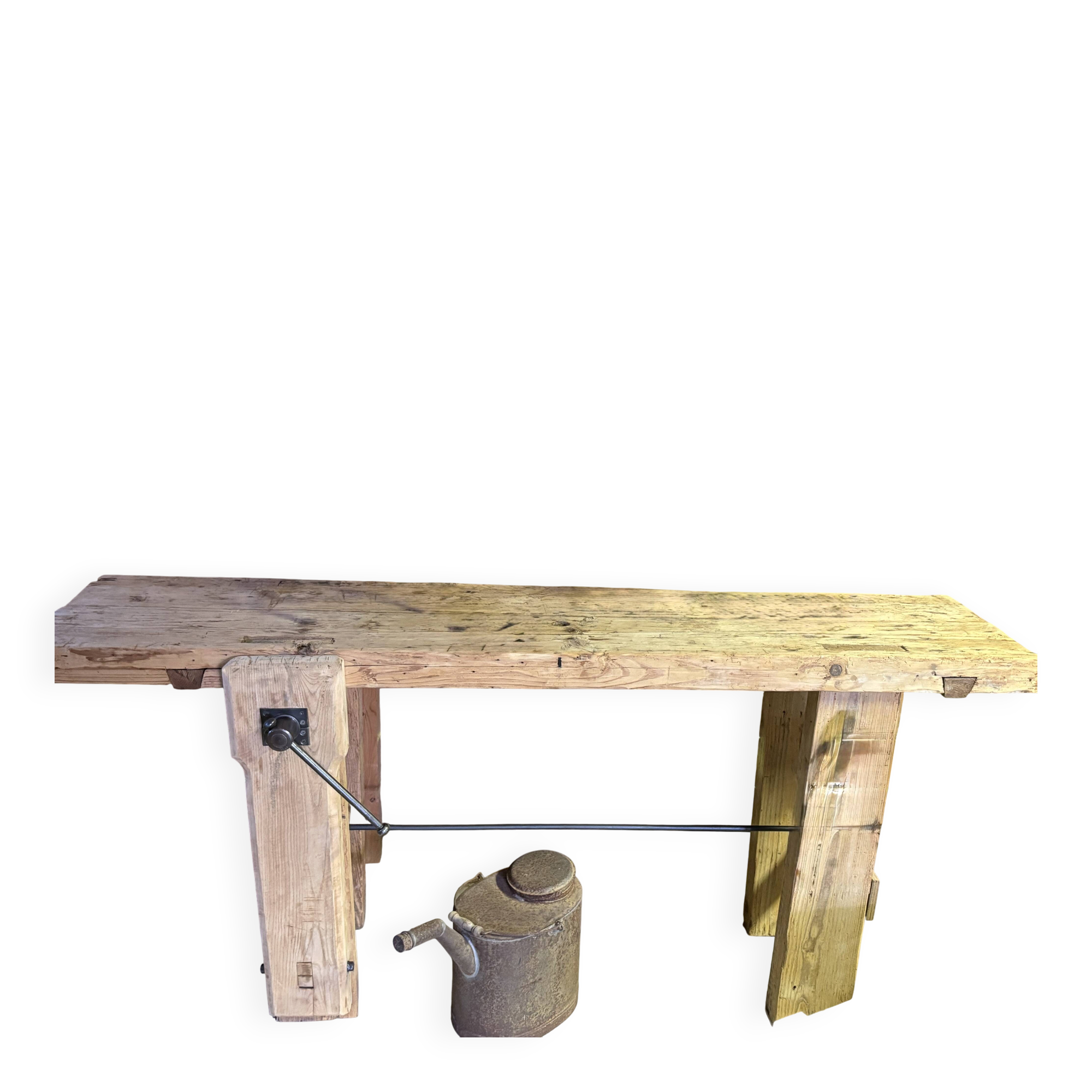 Établi ancien en bois massif avec étau – Authenticité & charme d’atelier