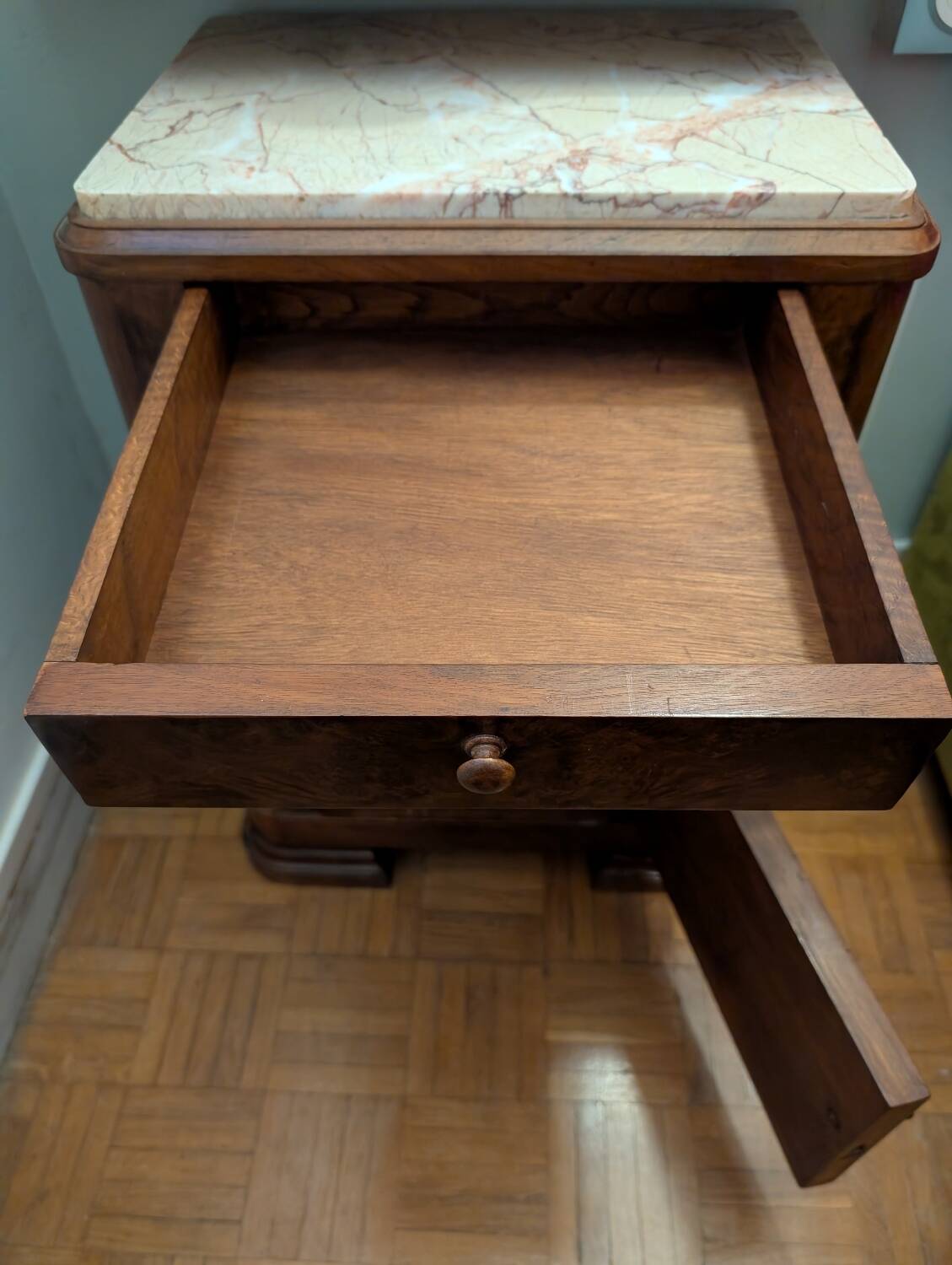 Vintage furniture in solid walnut and marble