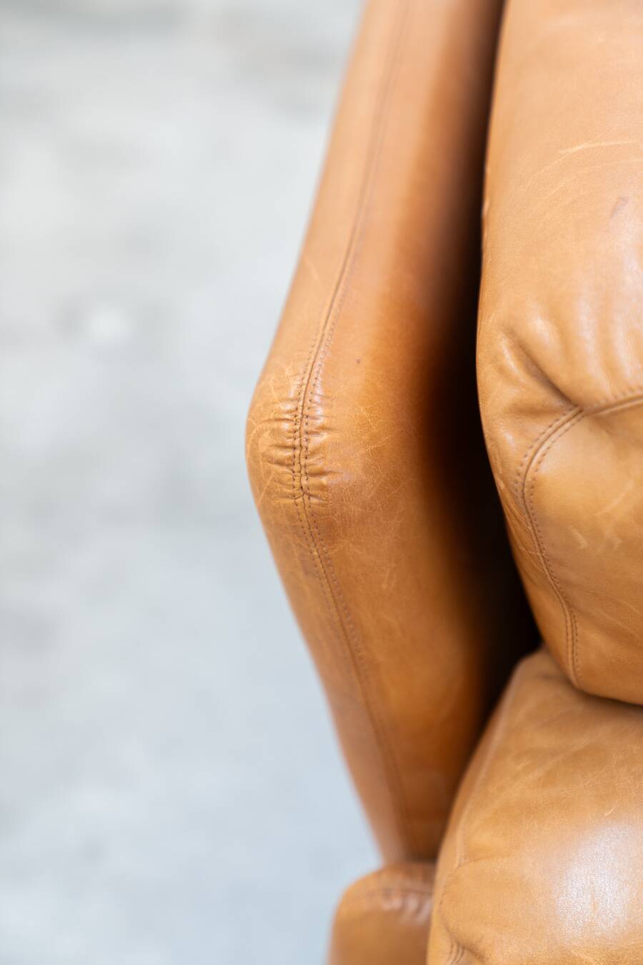 Pair of armchairs with cognac-colored pouf, "Coronado" model by Afra & Tobia scarpa for B&B It