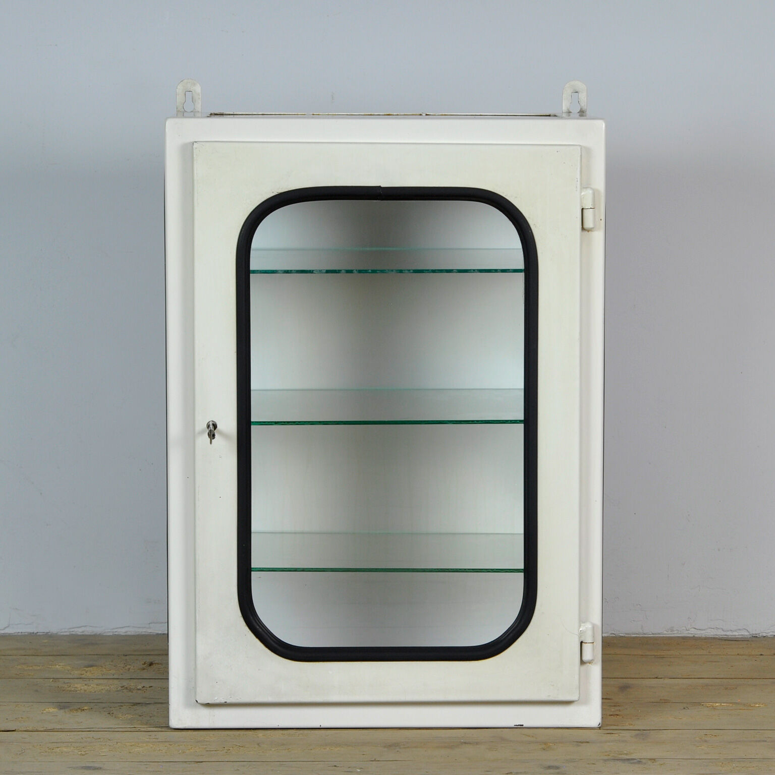 Armoire à pharmacie d’hôpital vintage années 1970