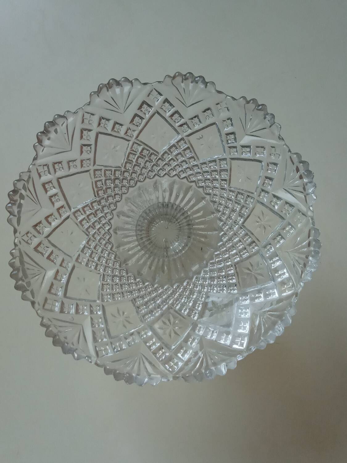 Coupe en verre ciselé