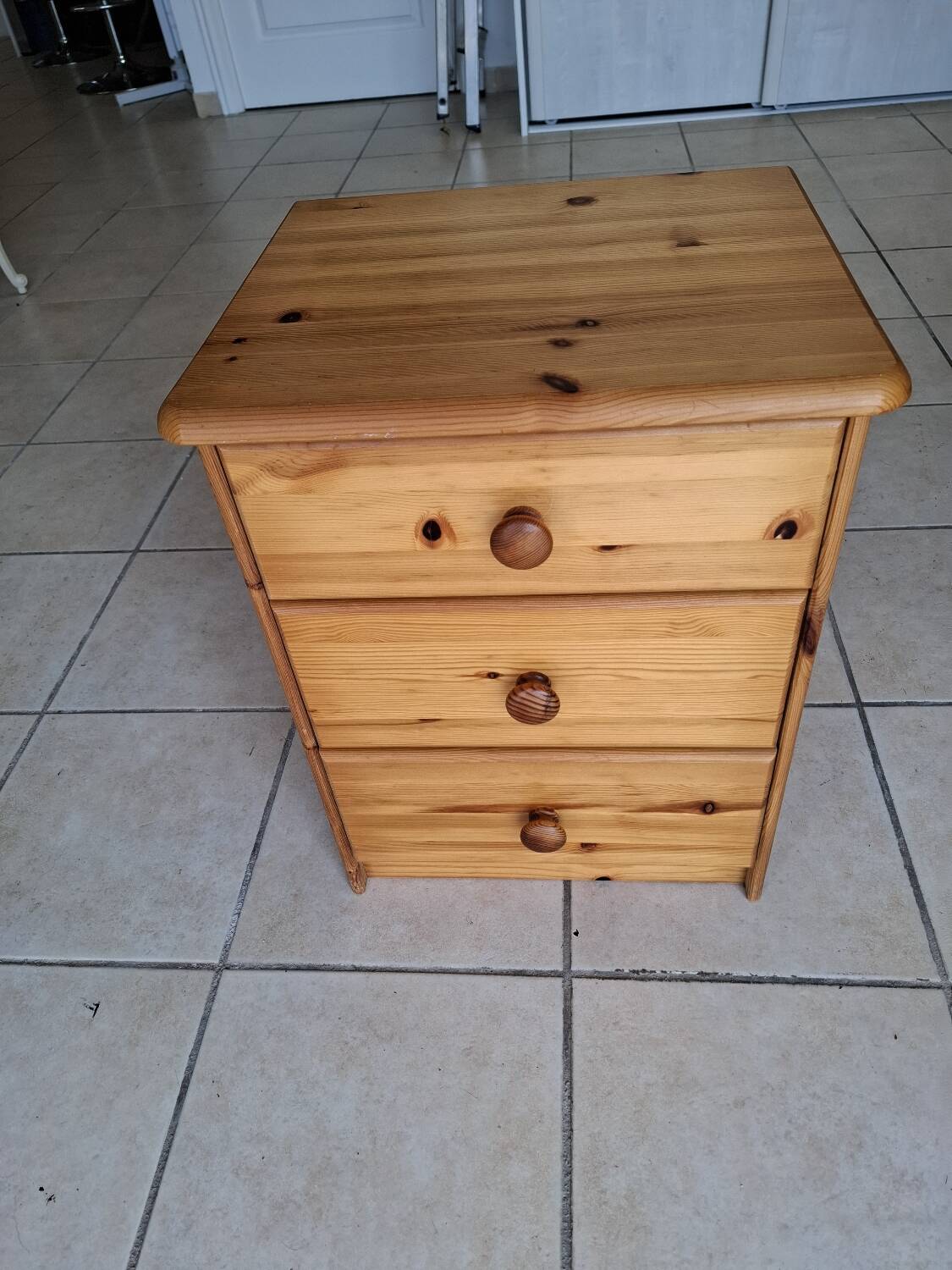 Small 3-drawer cabinet