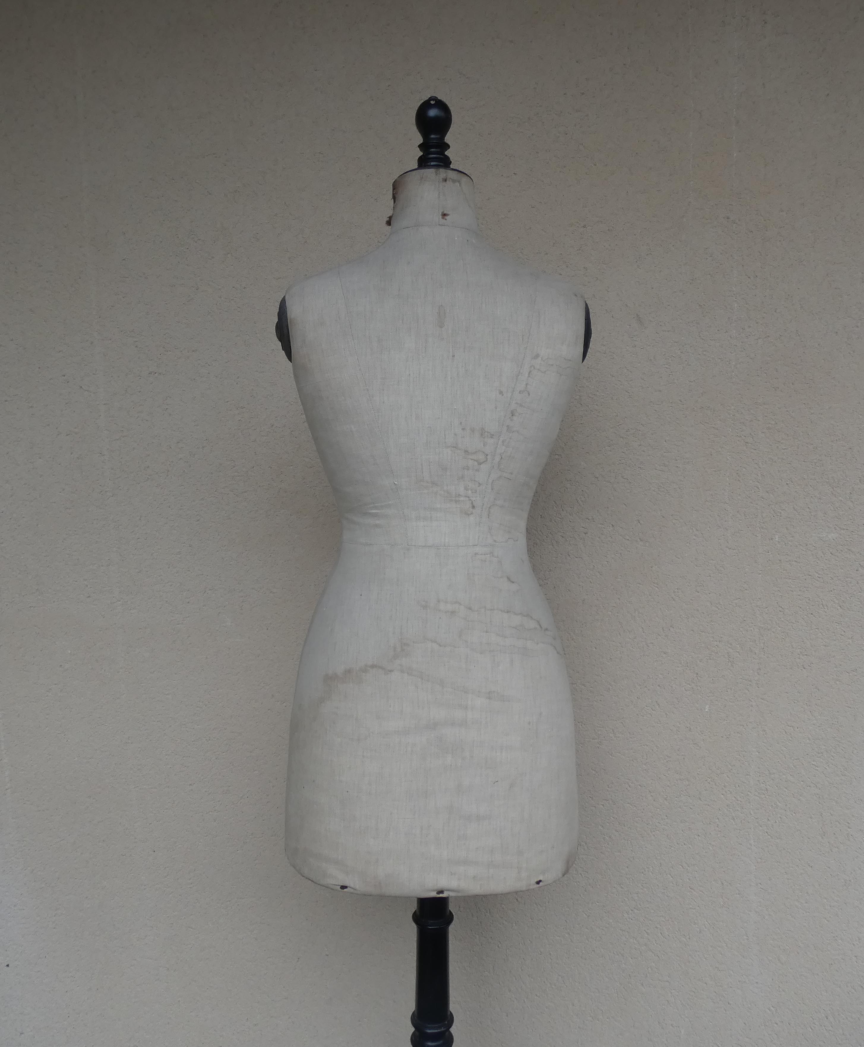 Former female sewing model t42