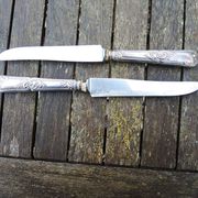 12 anciens couteaux de table Orbrille en inox