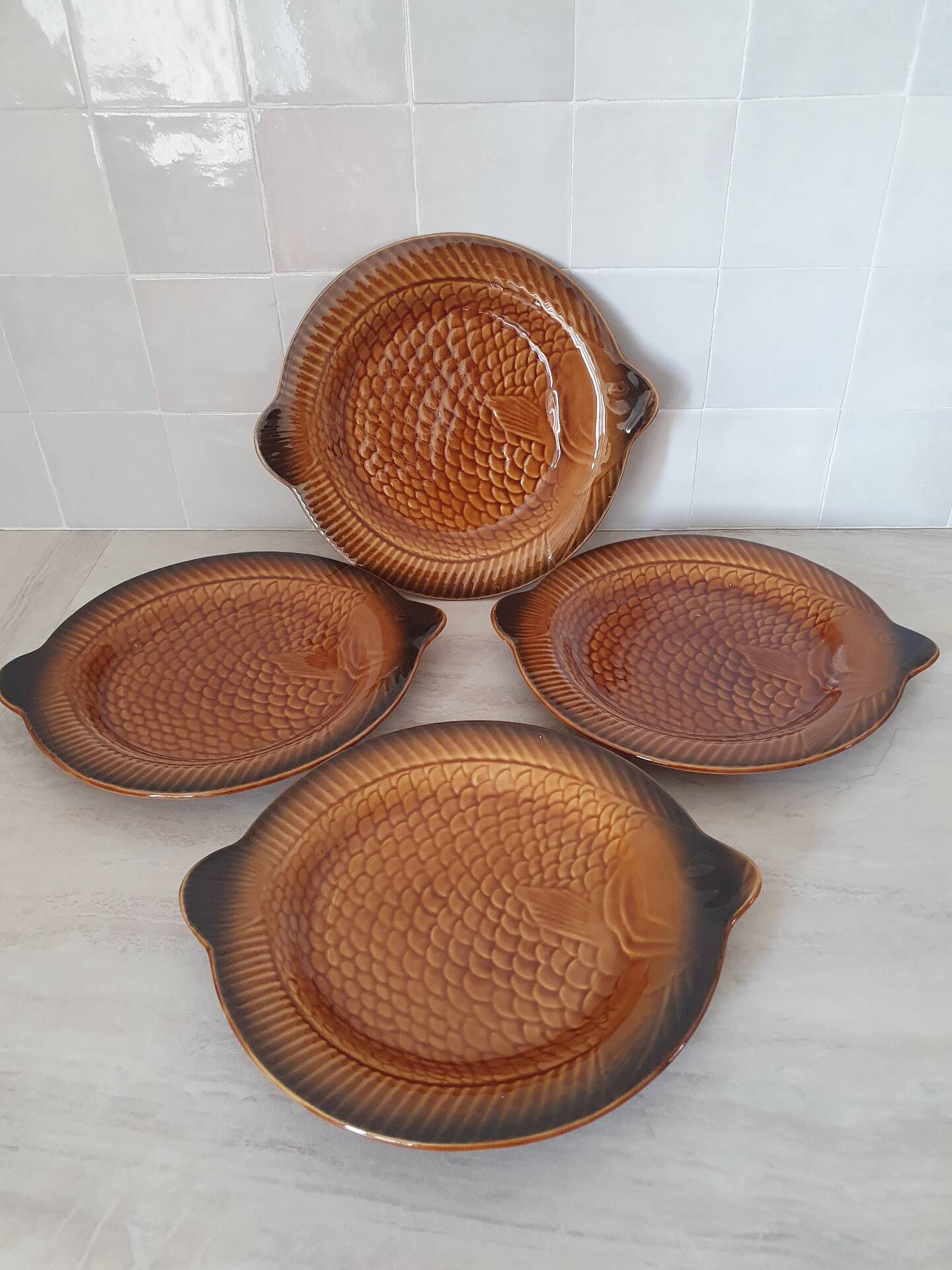 Sarreguemines / 4 ceramic fish-shaped plates in Barb porcelain.