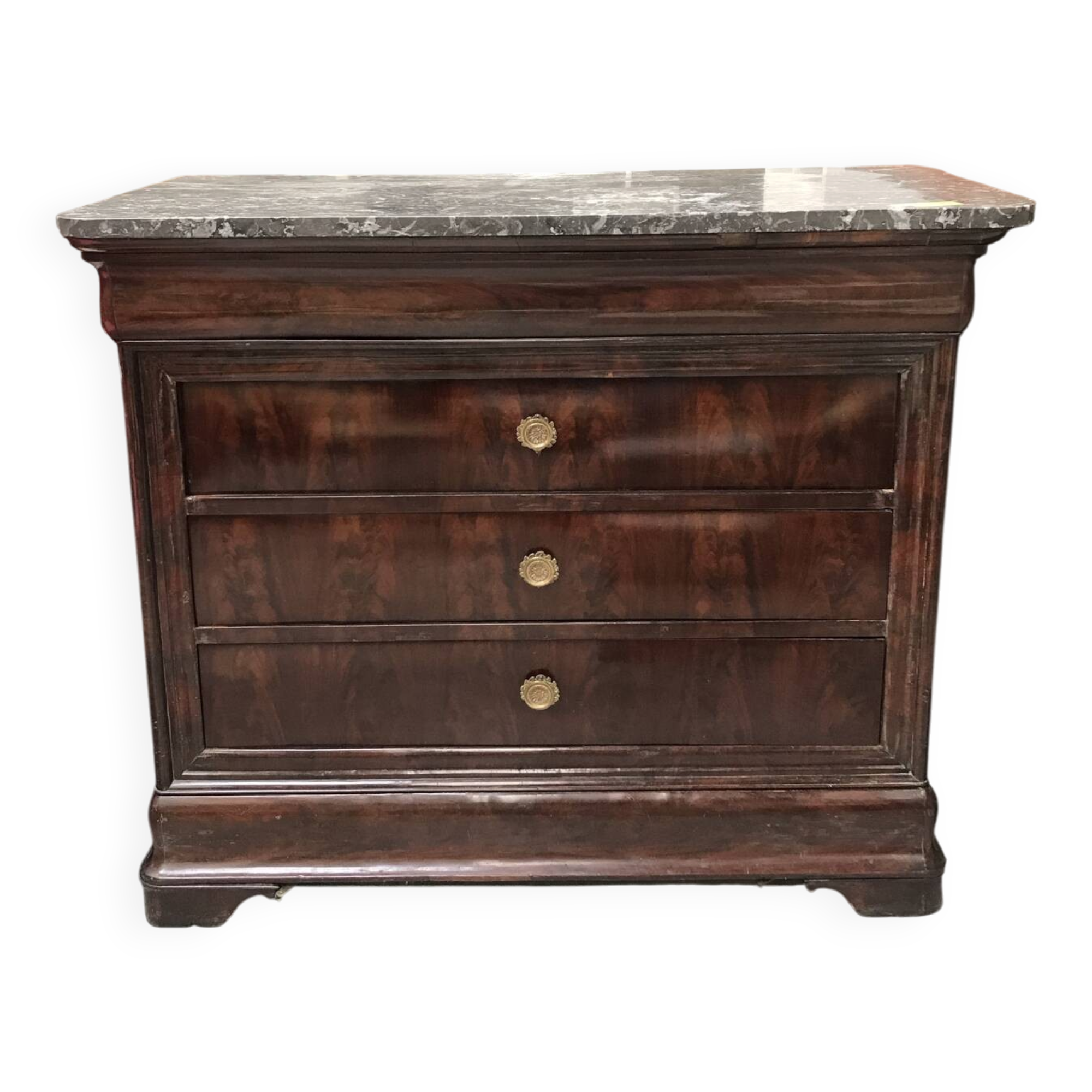 Commode à trois tiroir dessus marbre gris, de style second empire