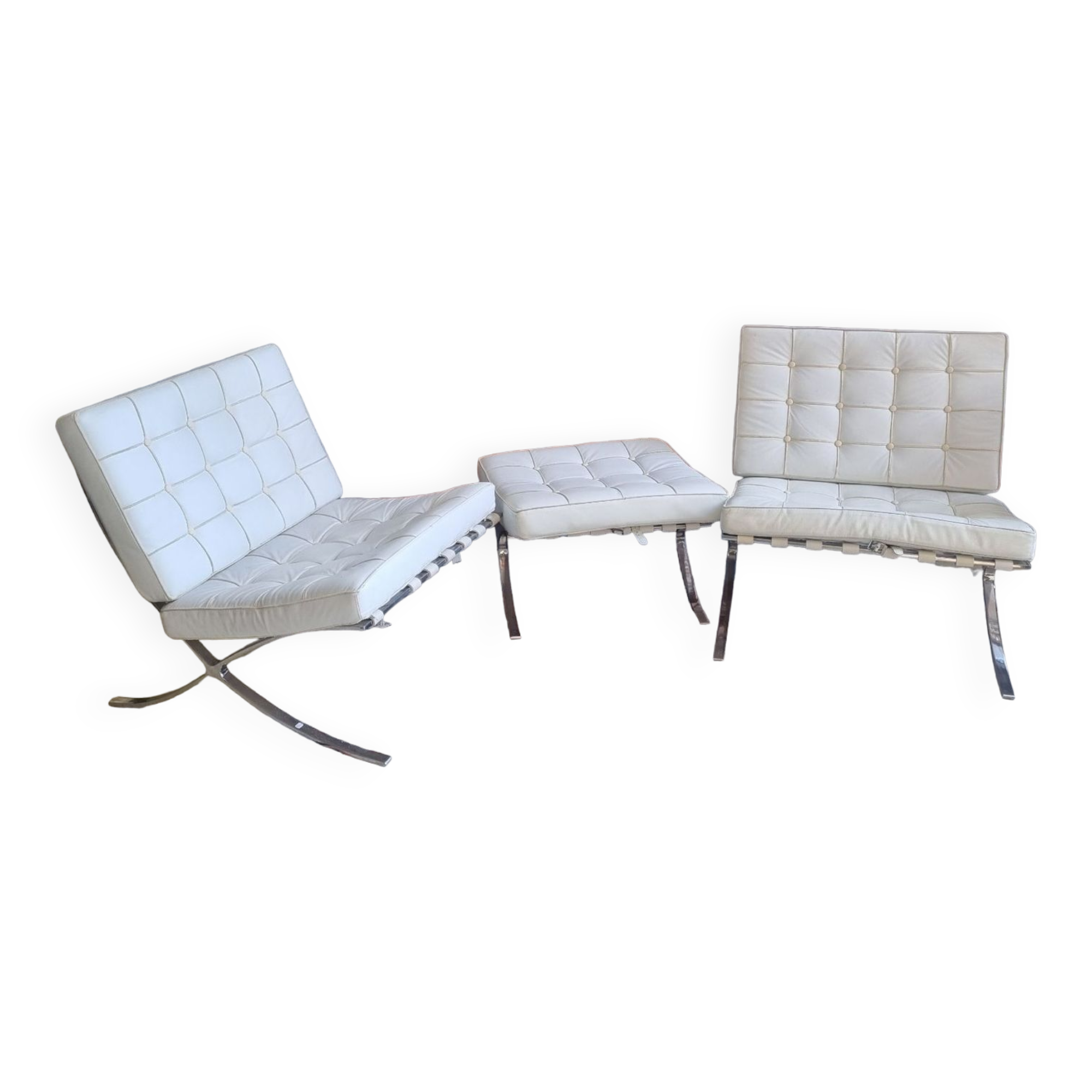 Paire de fauteuils barcelona et son ottoman, de Ludwig Mies Van Der Rohe vers 1980