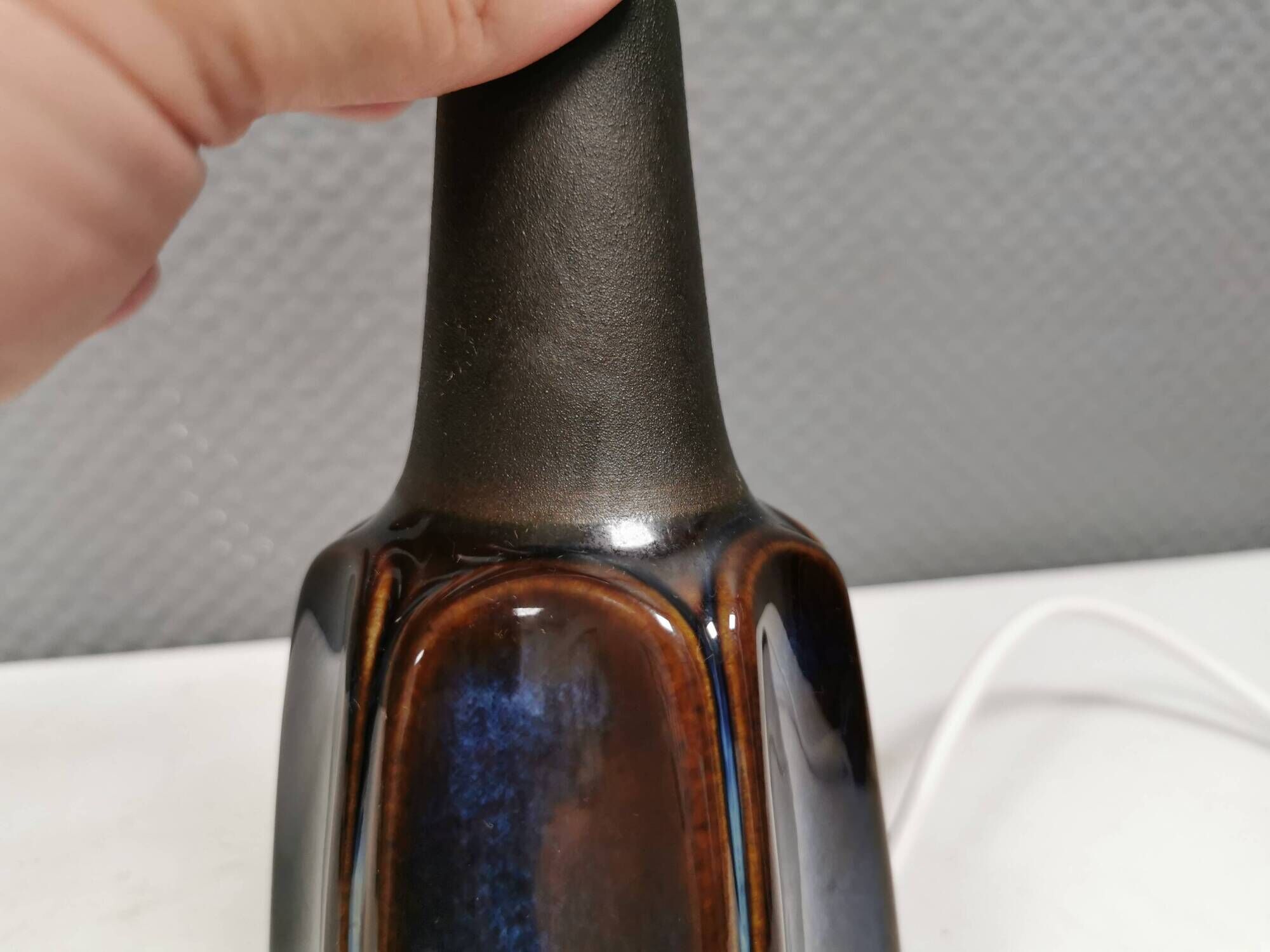 Petite et belle lampe de table en forme d'étoile de la marque danoise Søholm.