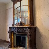 Cheminée en marbre et son trumeau en bois sculpté