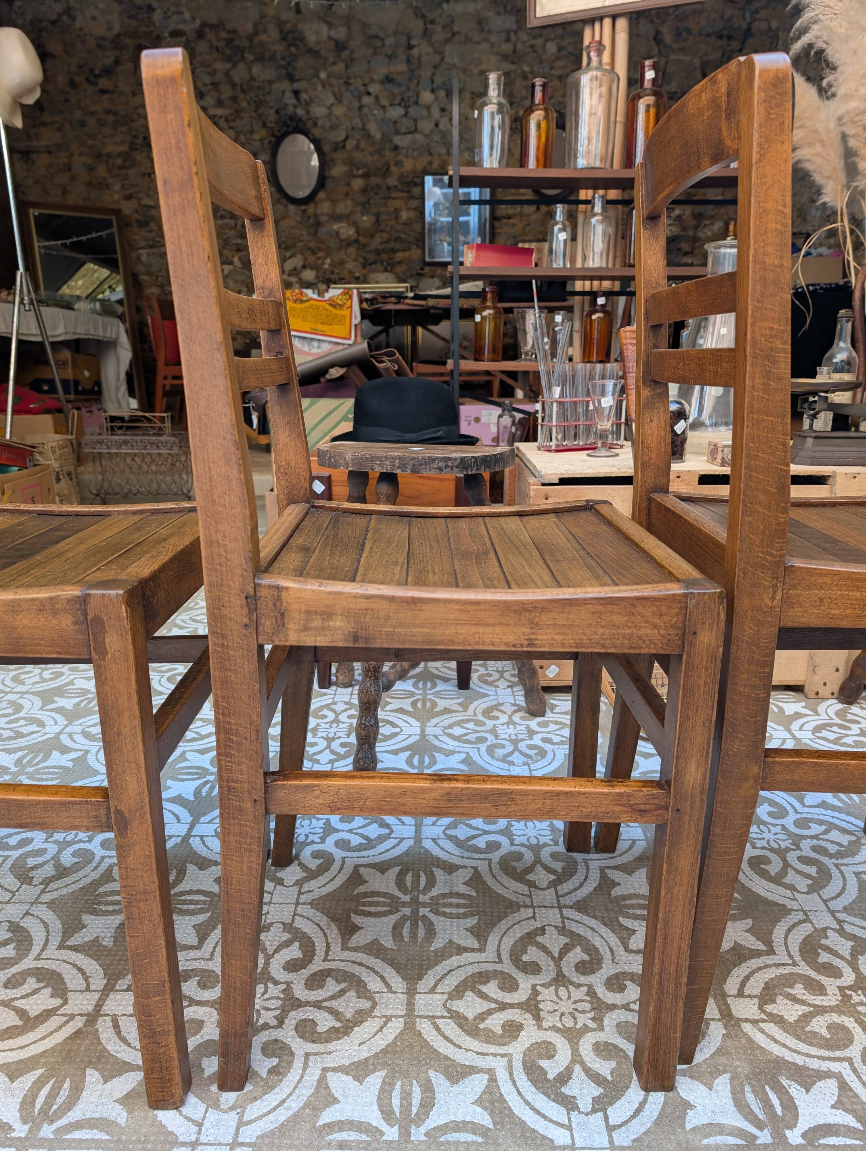 Set of reconstruction chairs