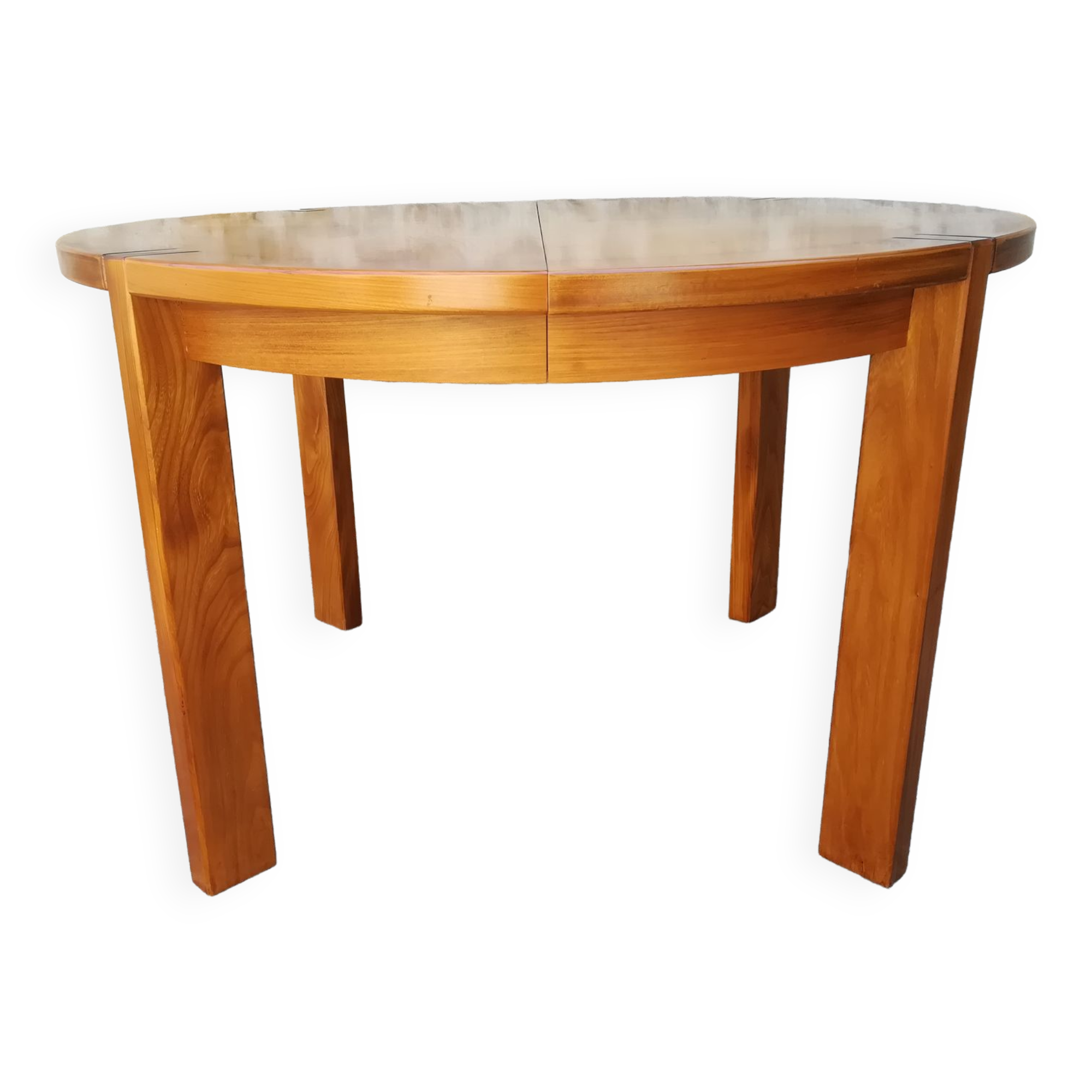 House Regain elm table with two extensions