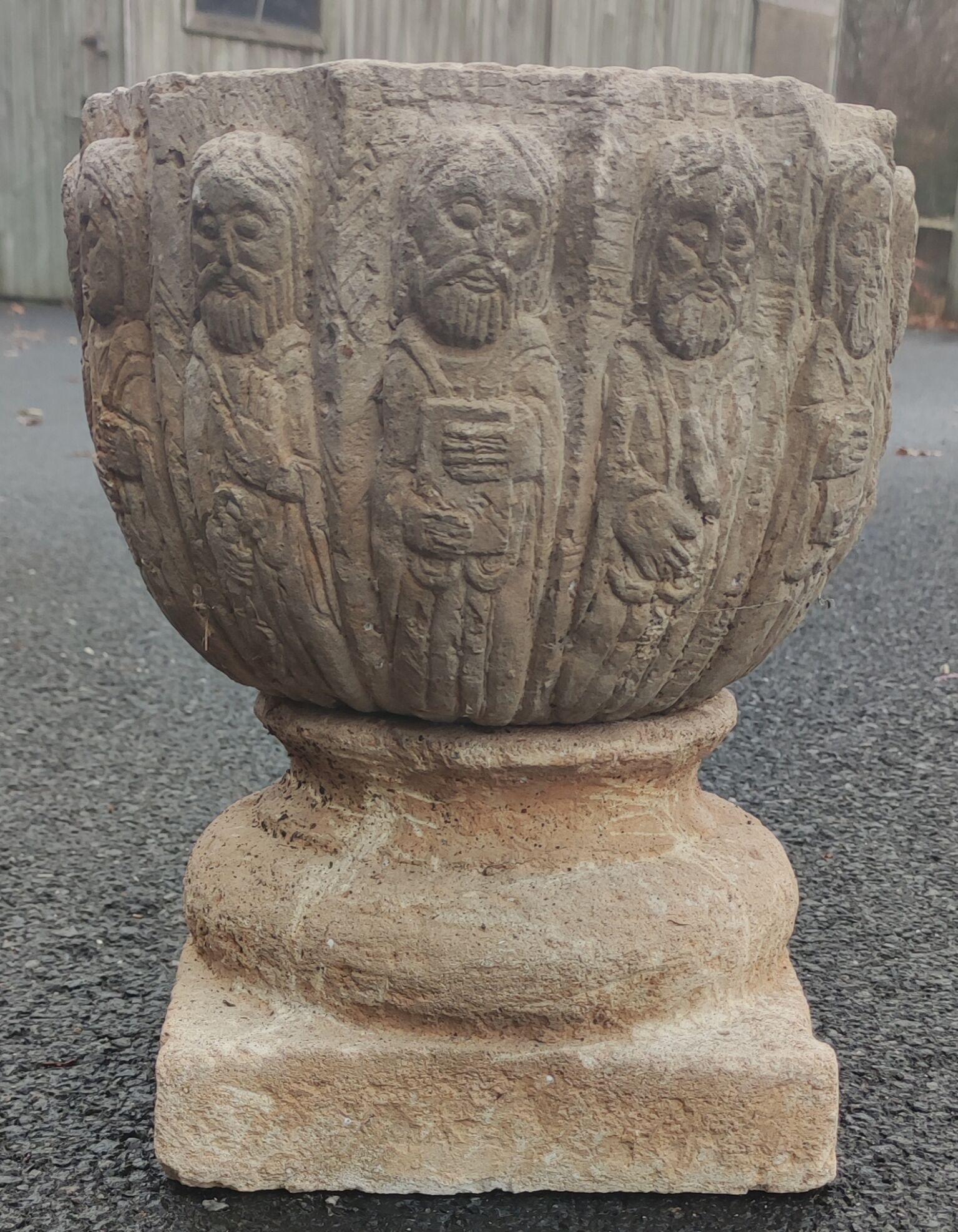 Old pot d exterior decoration knights