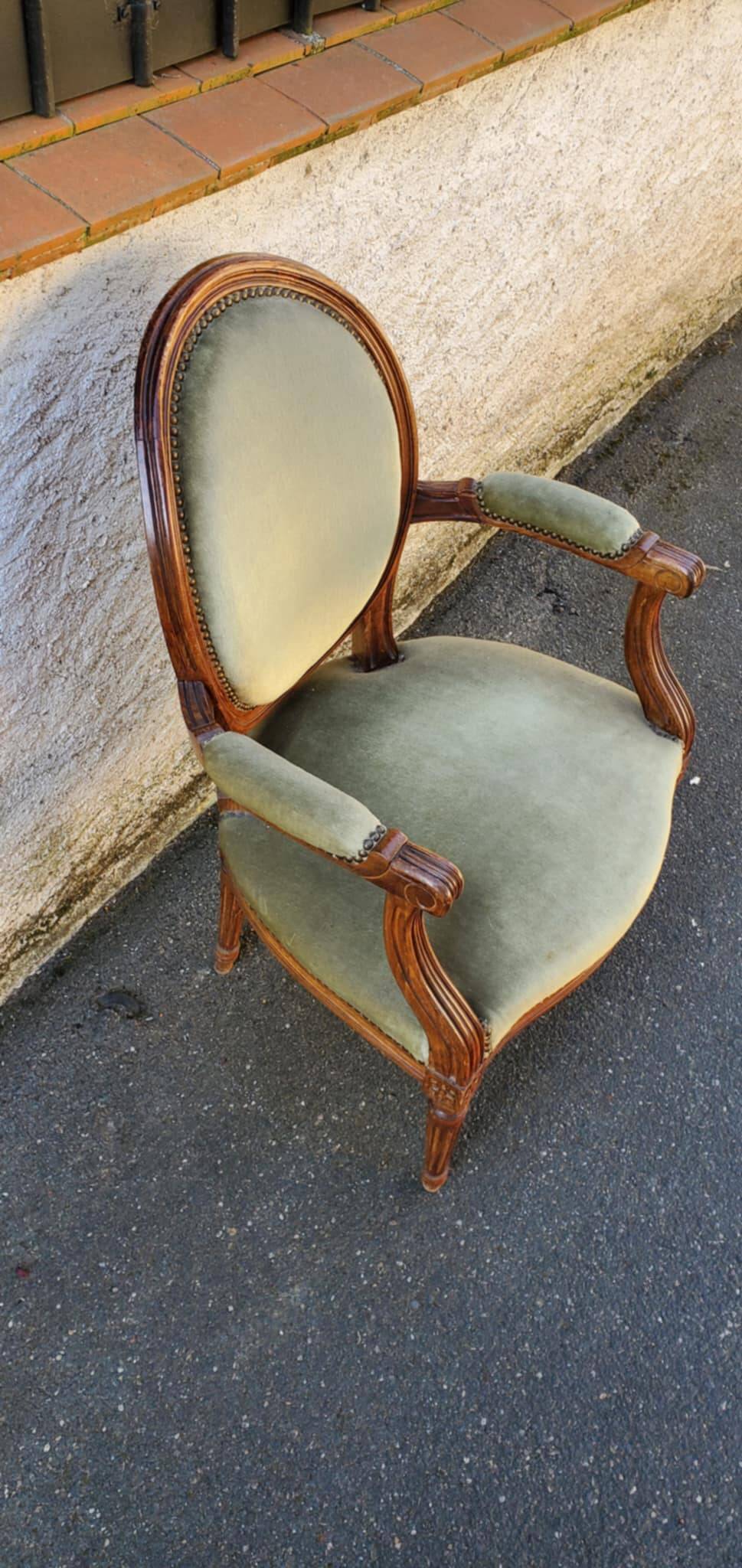 green medallion armchair