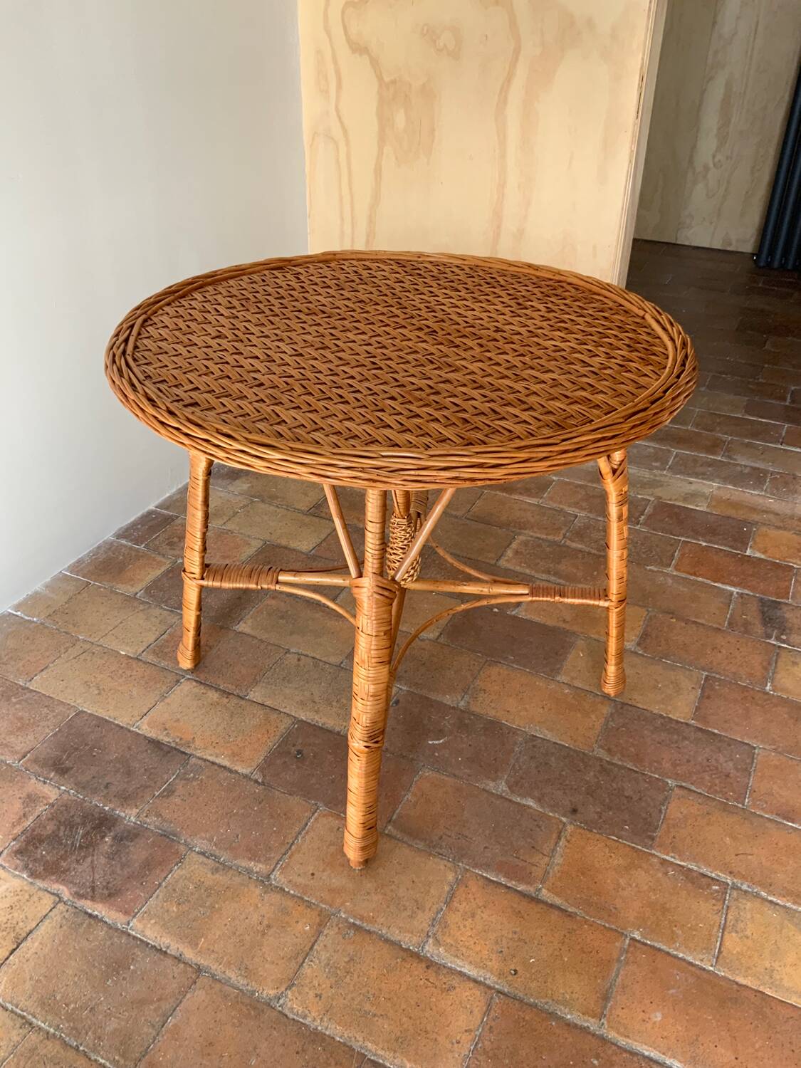 Round wicker table