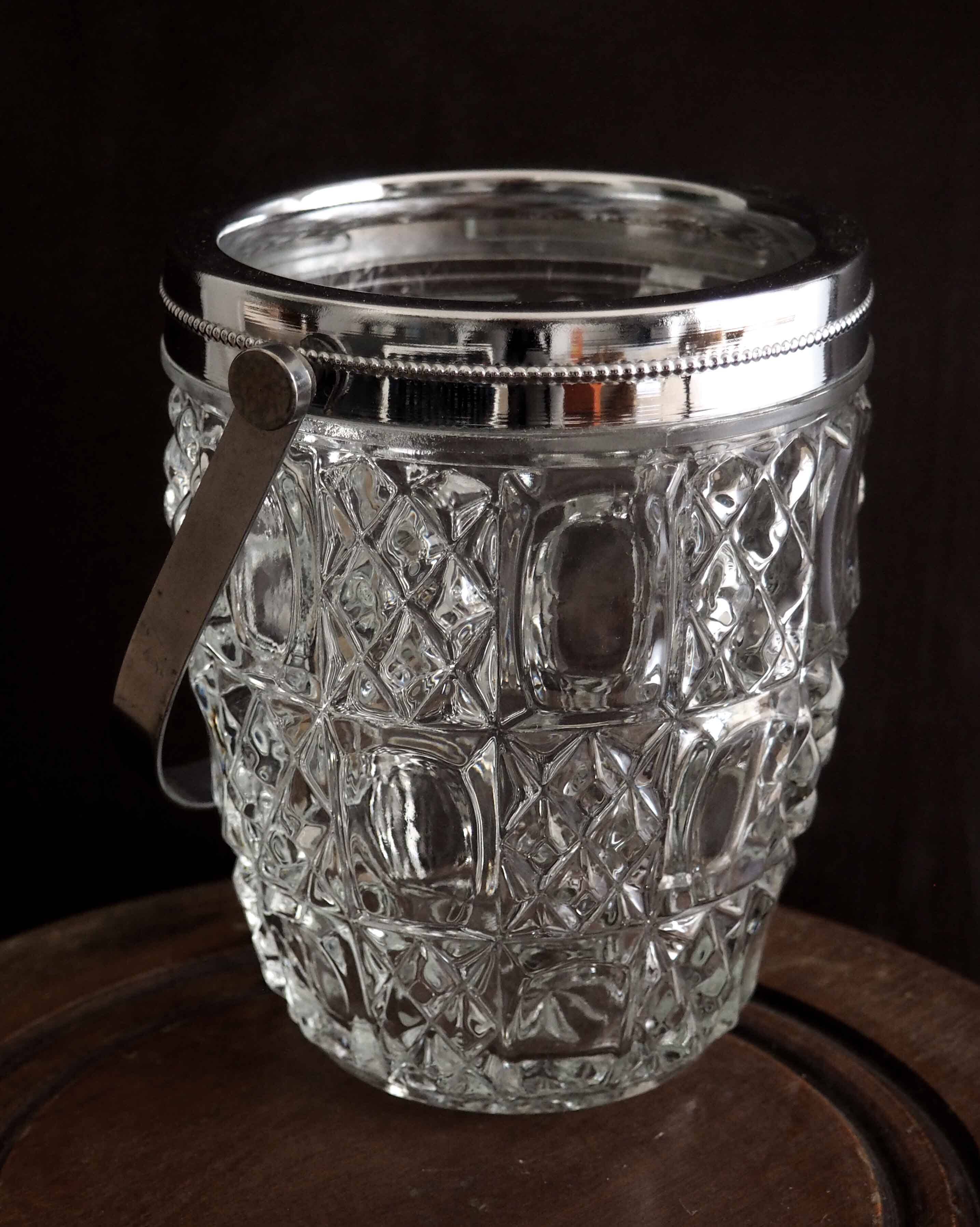 Checkerboard glass ice bucket