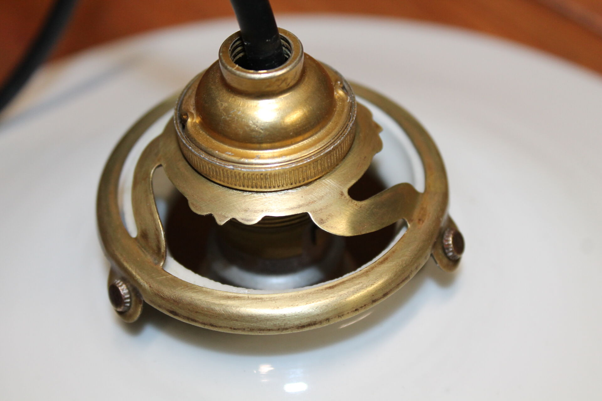 White opaline suspension