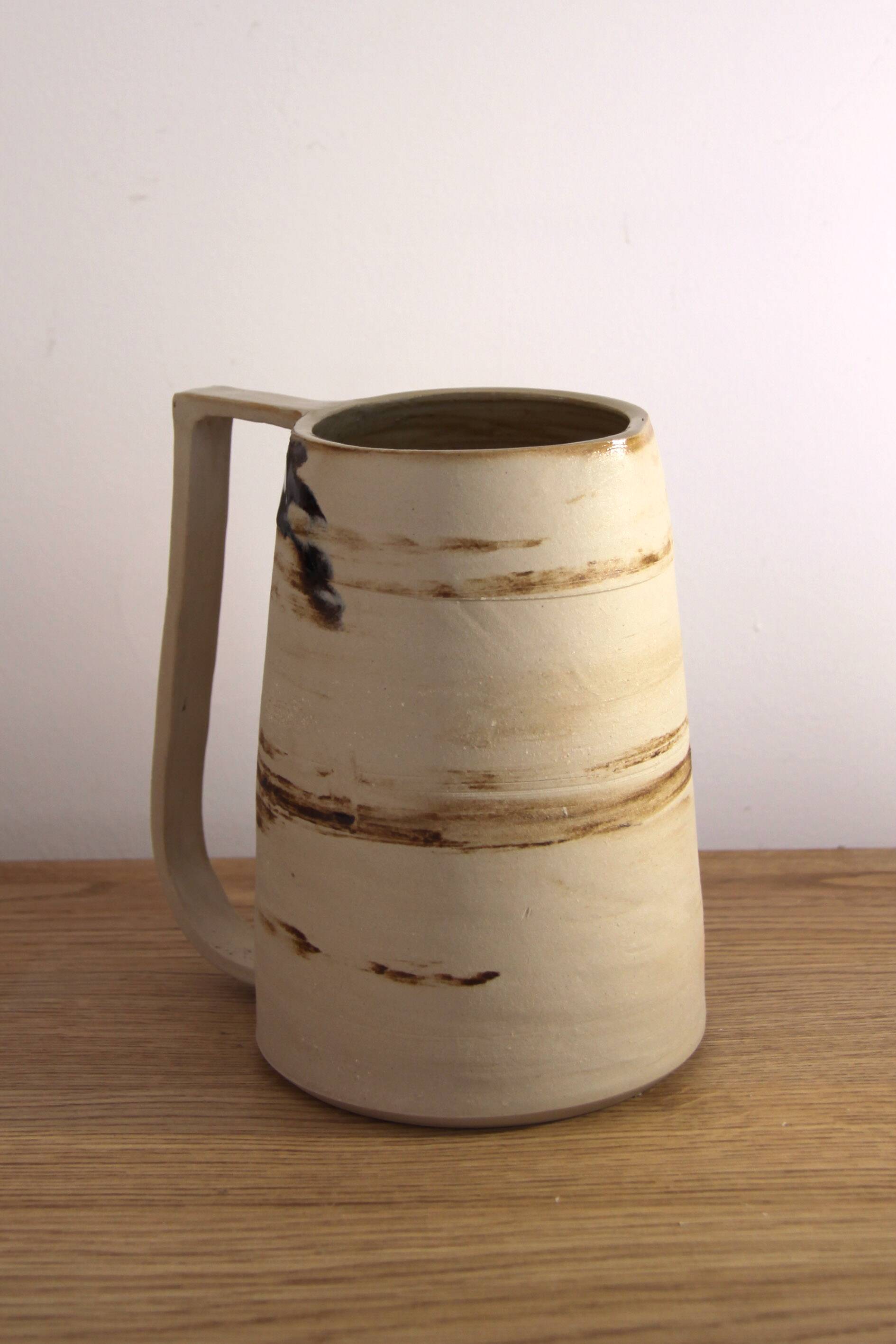 Pitcher / vase in mixed earth