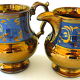 Paire de pichets en faïence lustrée du Staffordshire dite faïence de "Jersey"