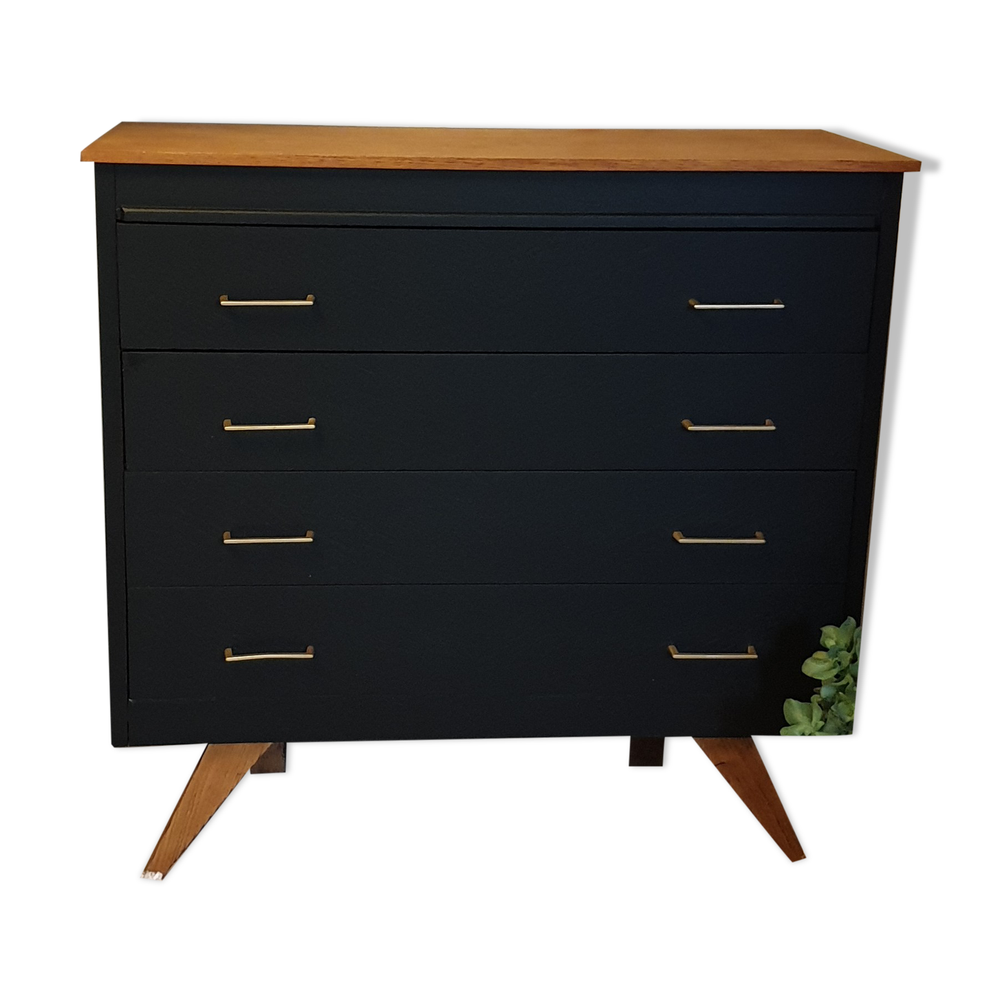 Chest of drawer compass feet