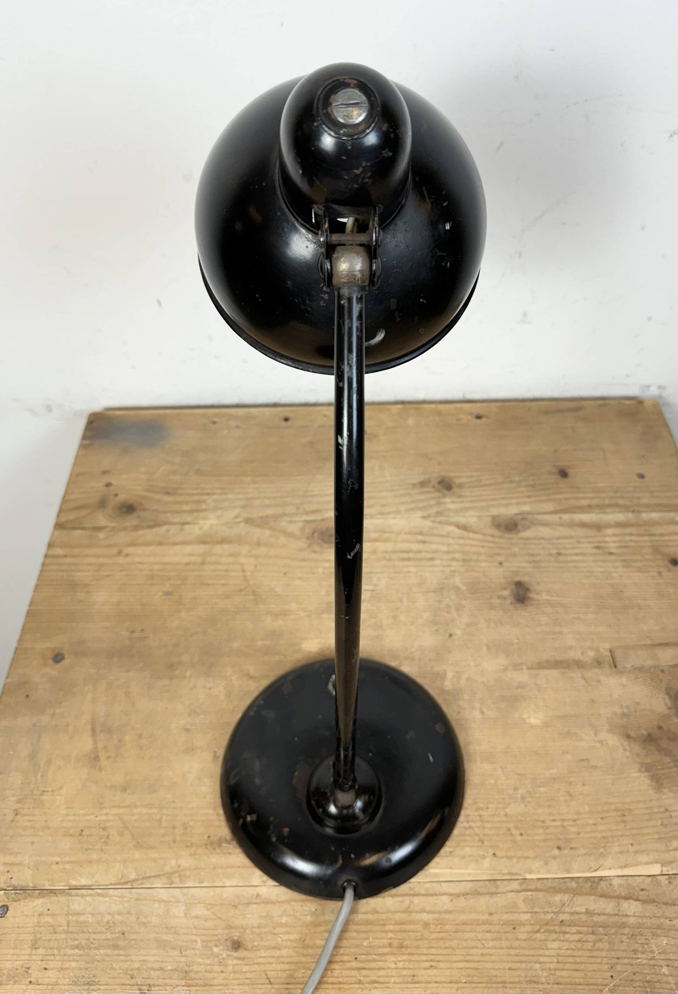 Lampe de table industrielle Bauhaus noire, années 1930