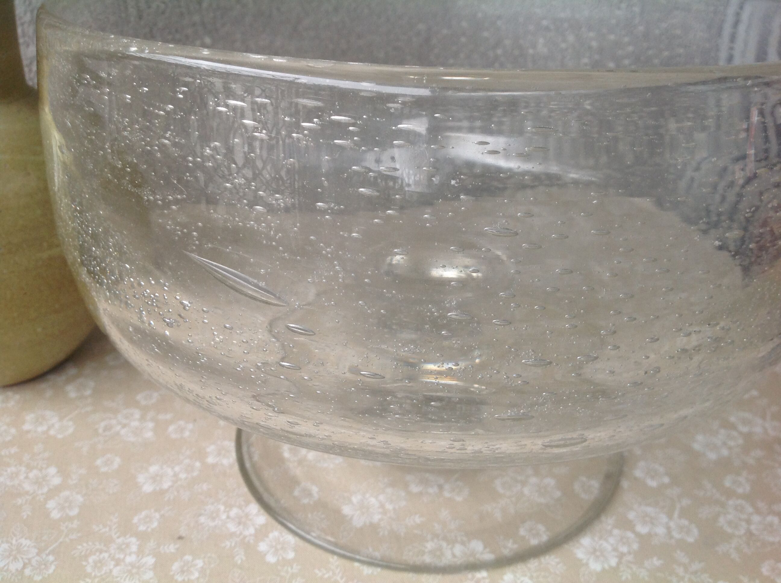 Biot cup in blown bubbled glass on foot