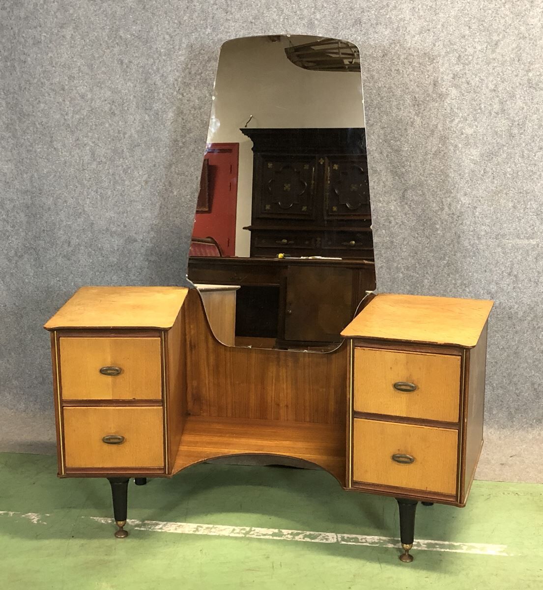 Hairdresser 1970s in teak and oak blond feet compass