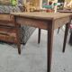 Petite table de ferme carrée en bois massif patiné - 1920