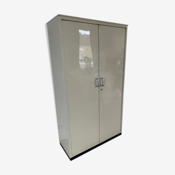 Metal cabinet