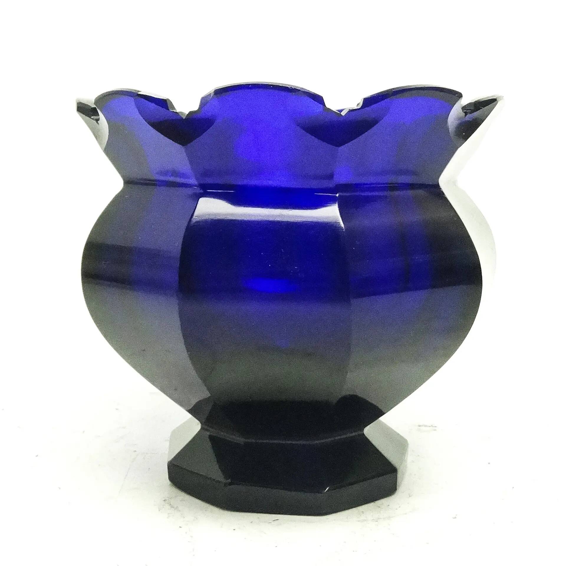 Vase Biedermeier, verre cobalt, République tchèque, 19e siècle