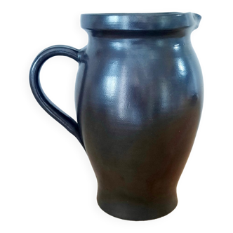 Sandstone pitcher