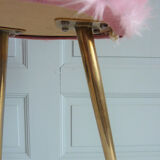 Stool tripod rug pink 70