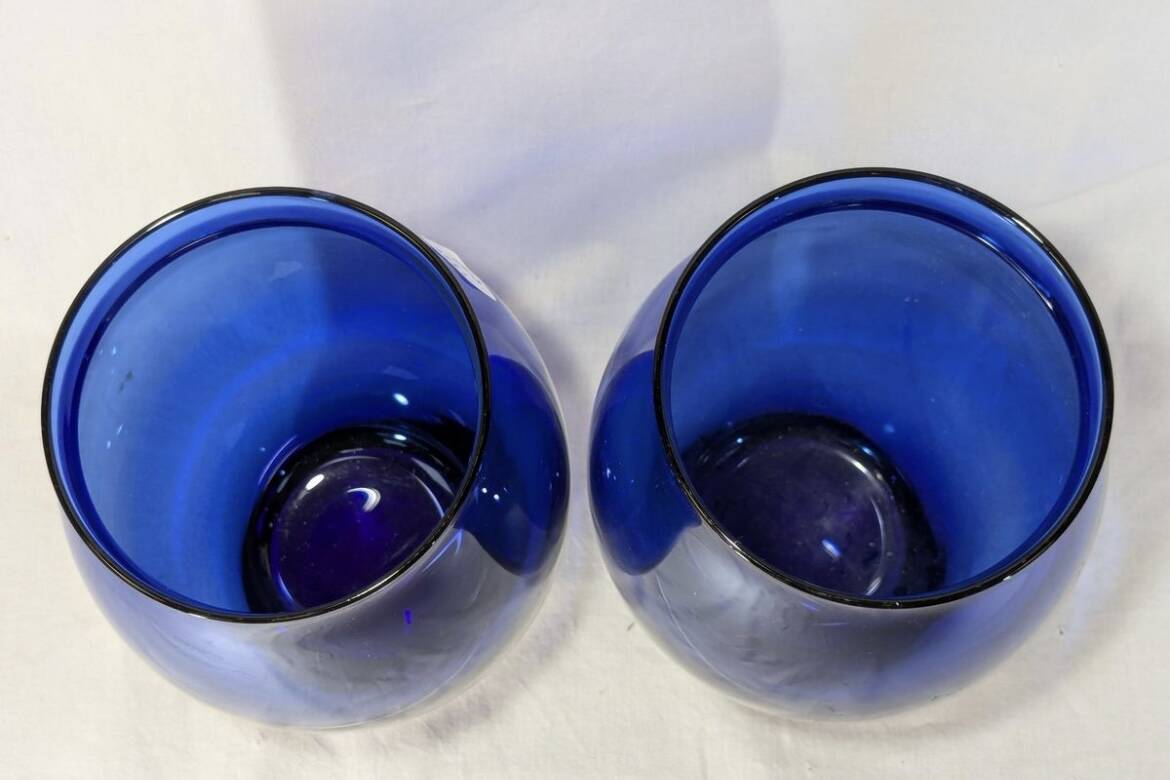 Pair of vases - blue crystal glass
