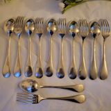 12 couverts de table en métal argenté modèle Baguette