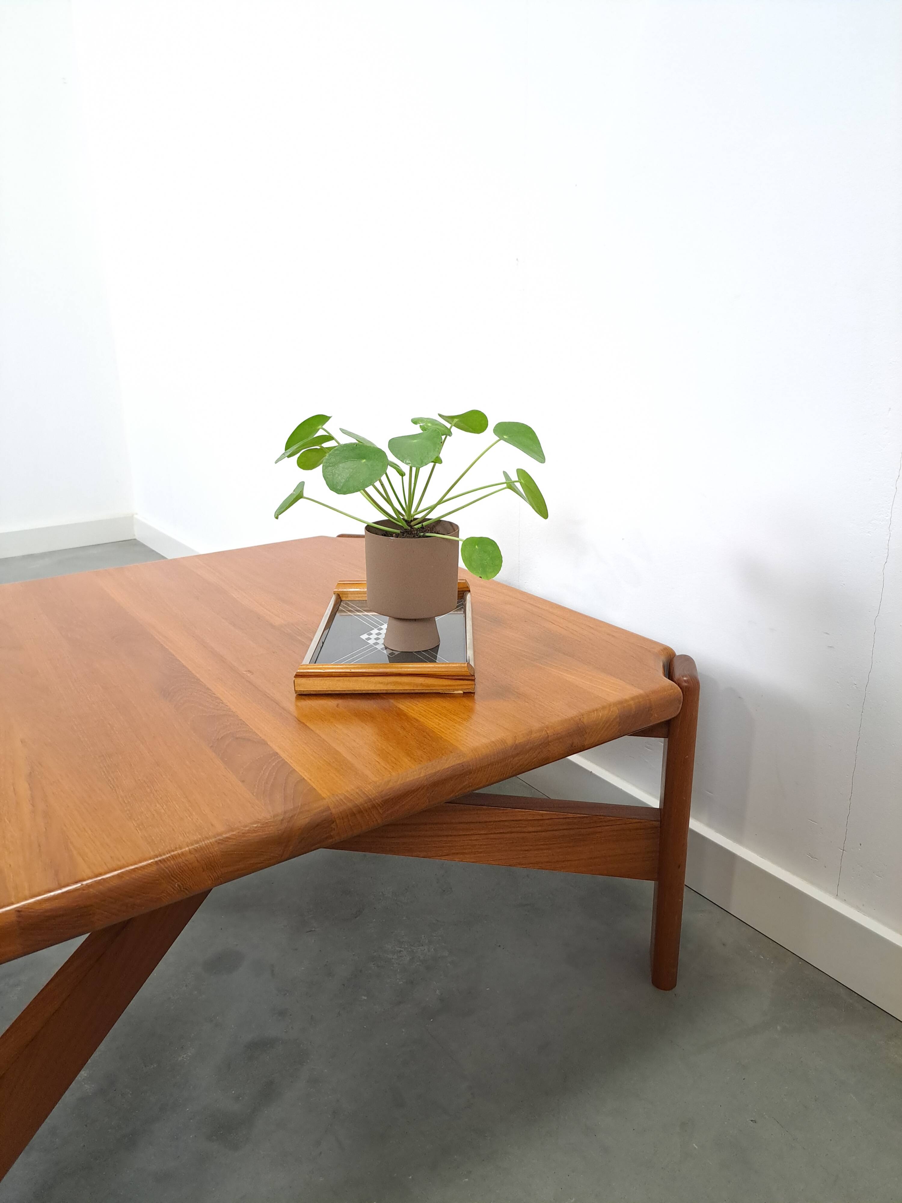 Table de salon en teck pour Denemarken, table