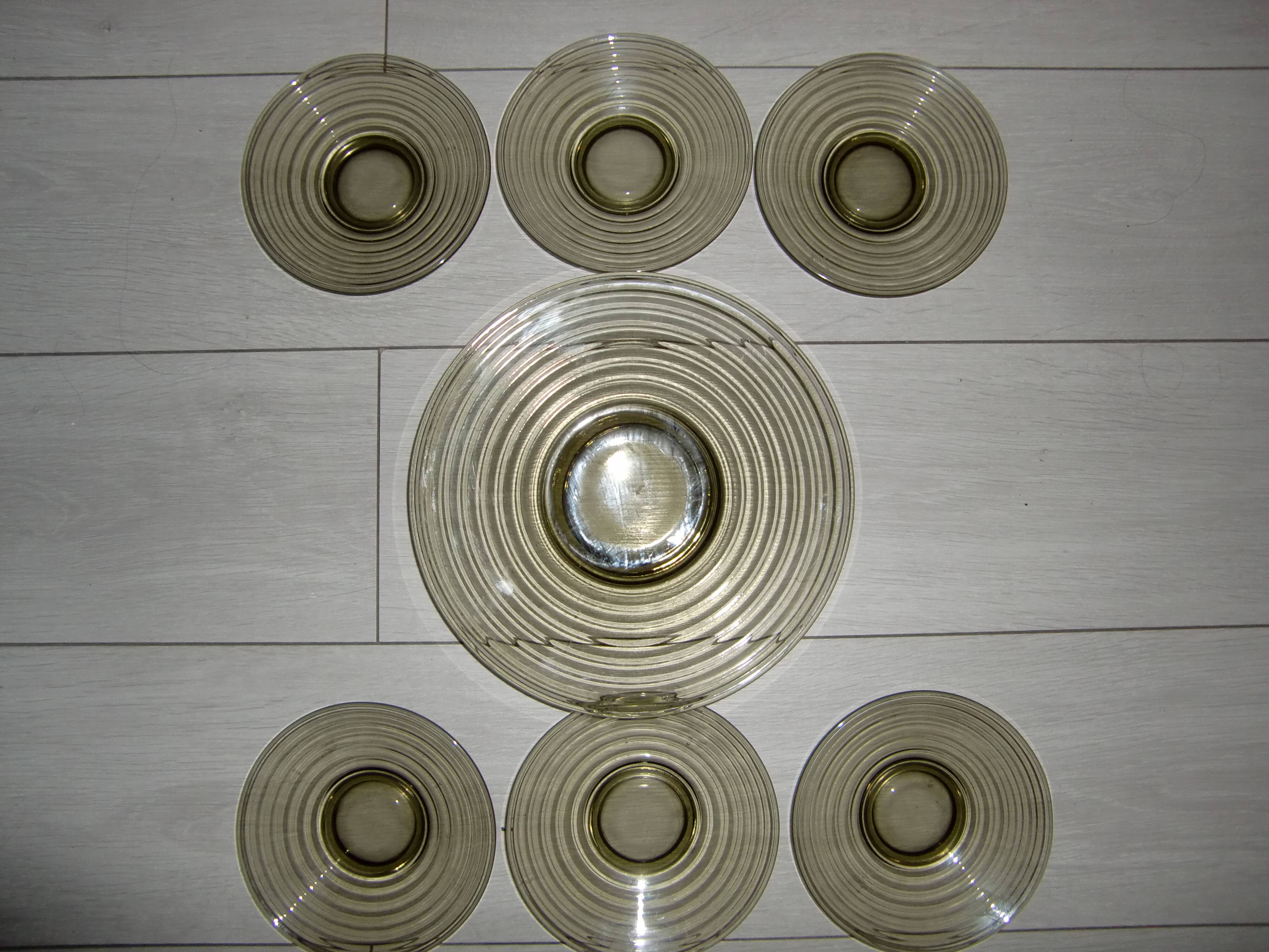 Tray service + 6 small “vinyl” style dessert plates/year 70