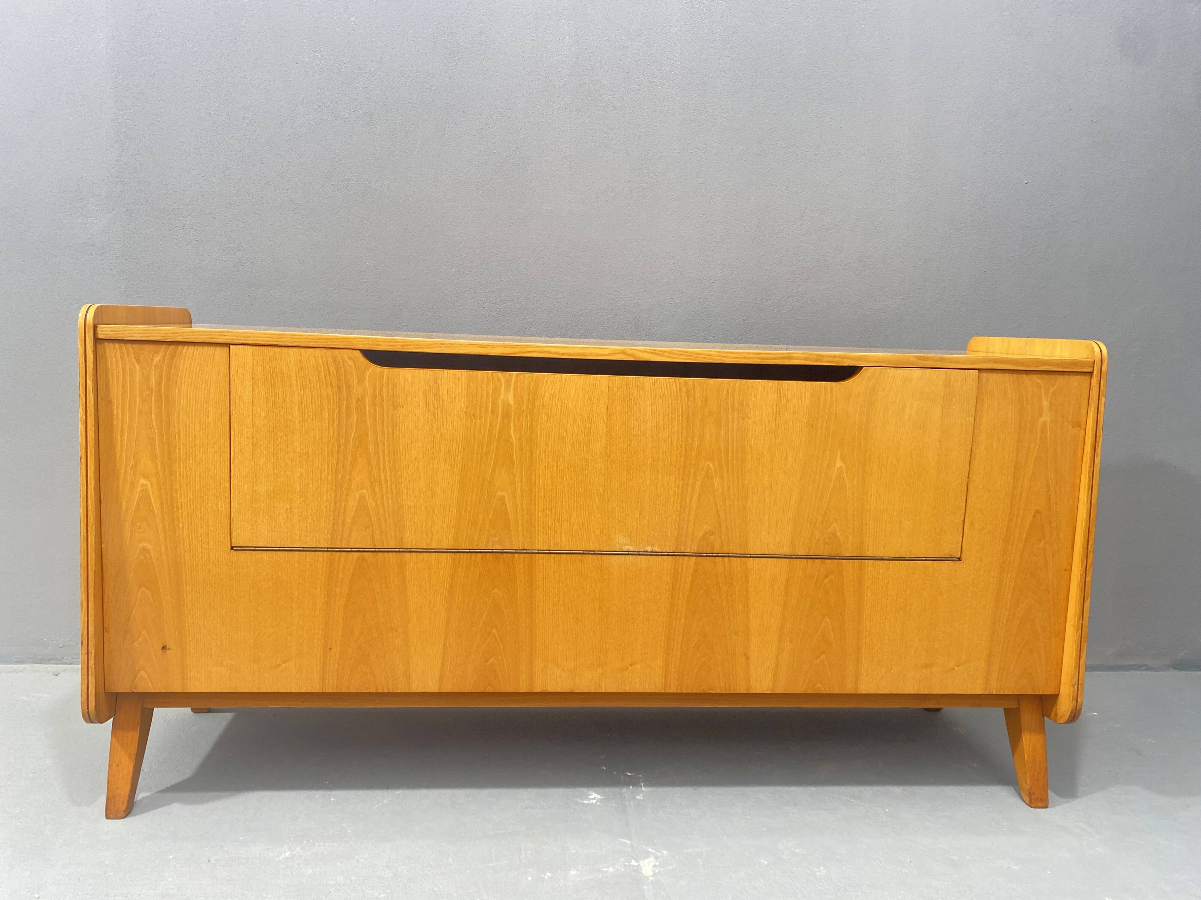 Commode vintage en bois de frêne par F.Jirák pour Tatra, 1960, Tchécoslovaquie