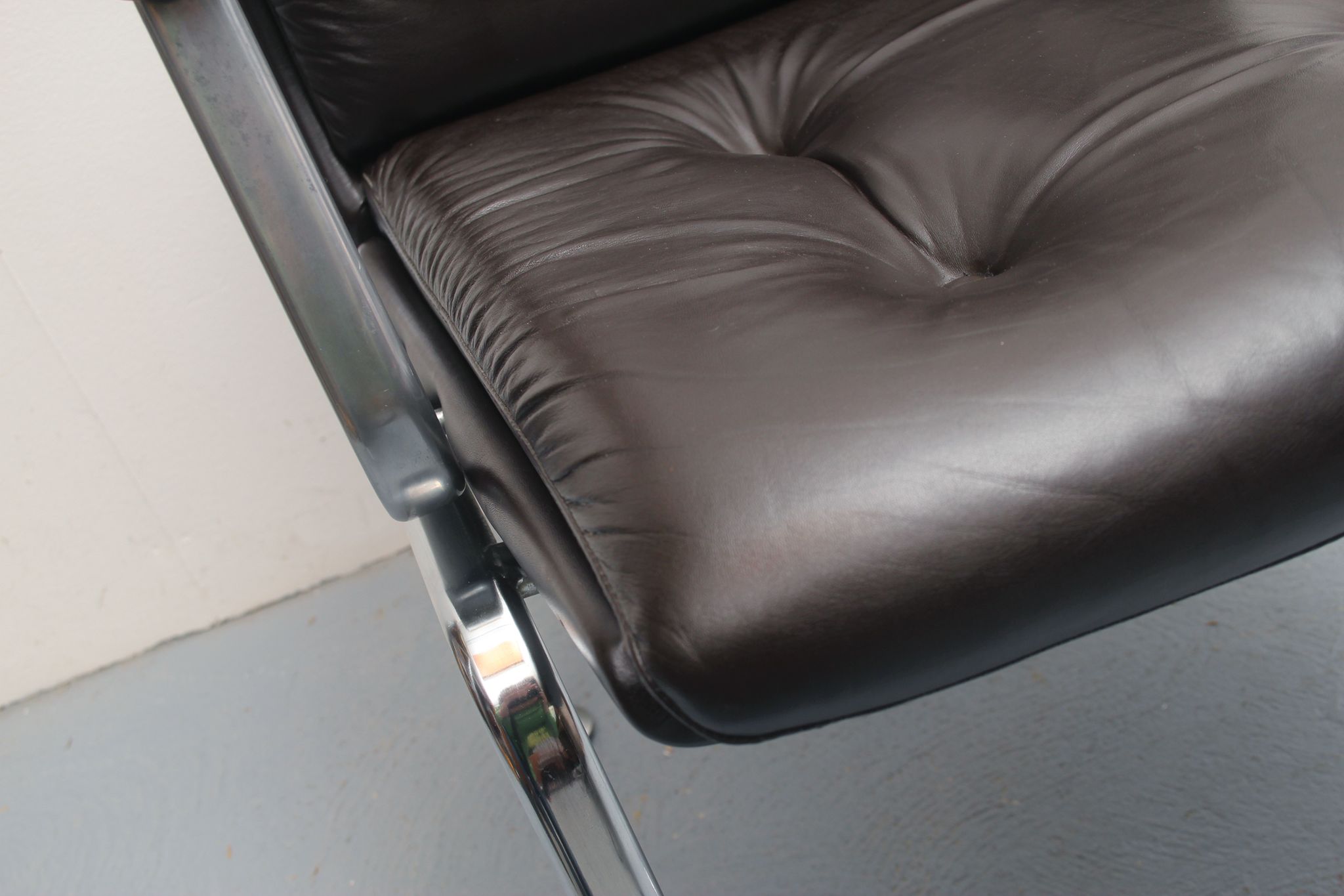 Fauteuil en cuir Drabert marron foncé des années 1970