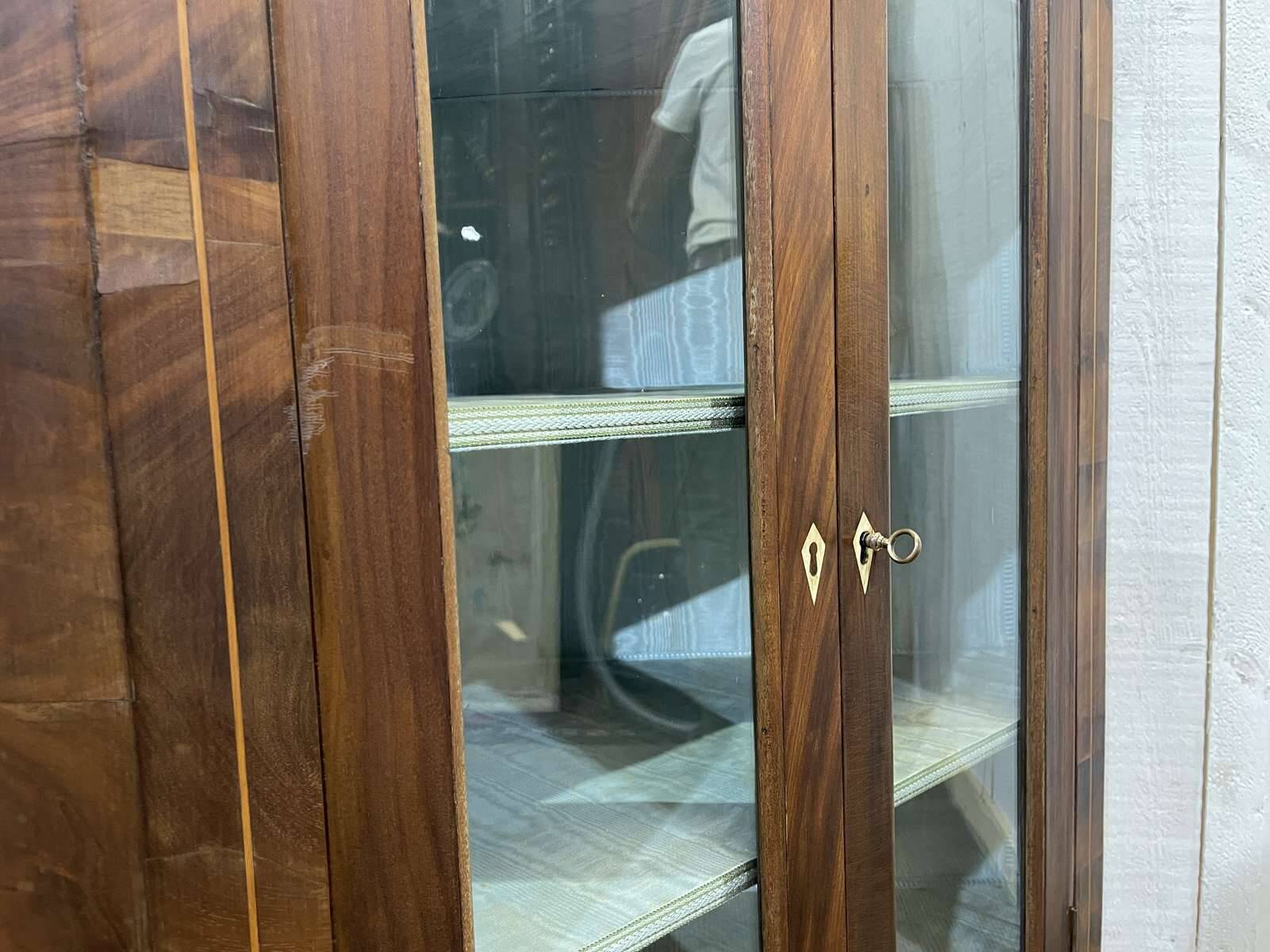 Encoignure début XXème en noyer