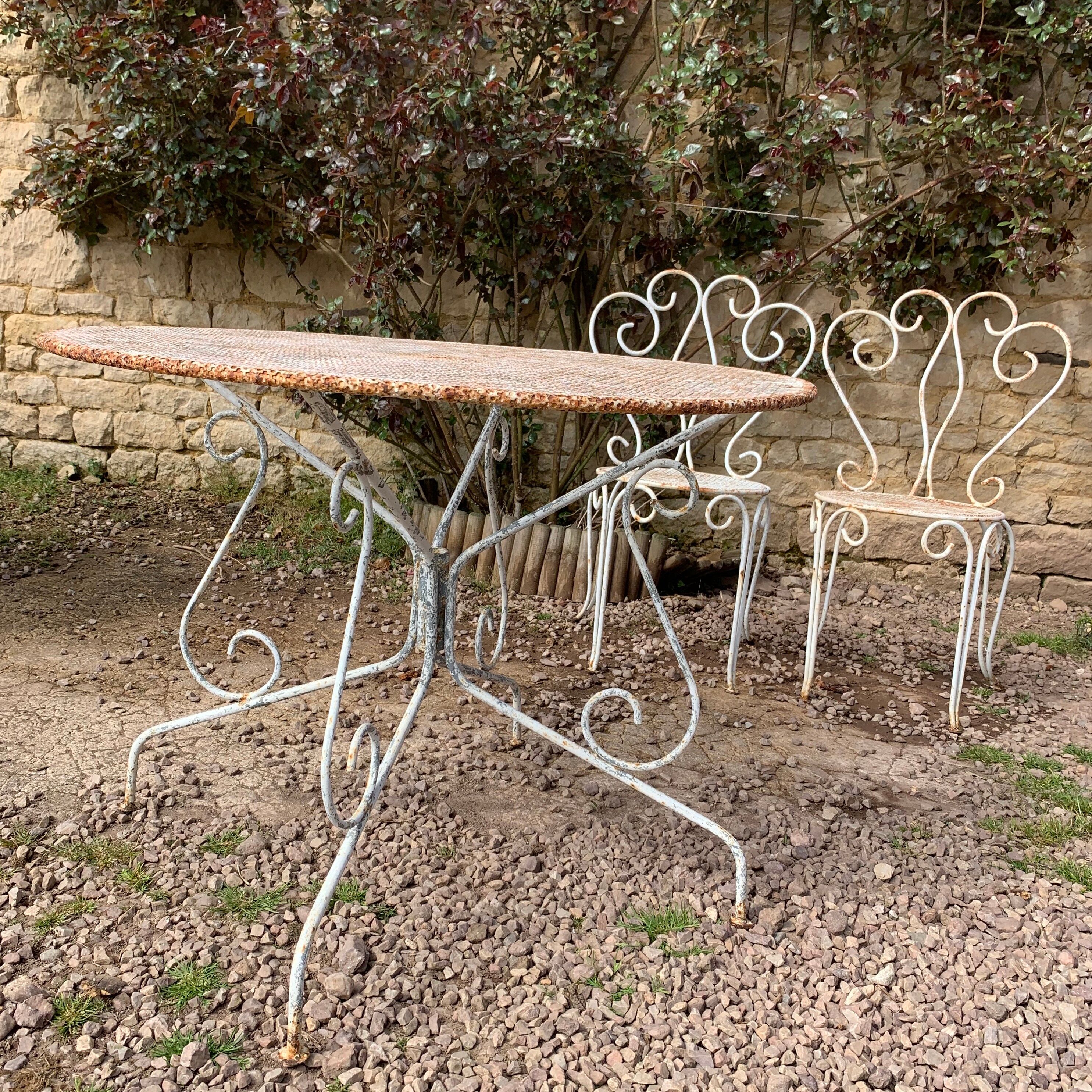 Salon de jardin blanc en fer forgé 2 chaises de jardin +  1 table