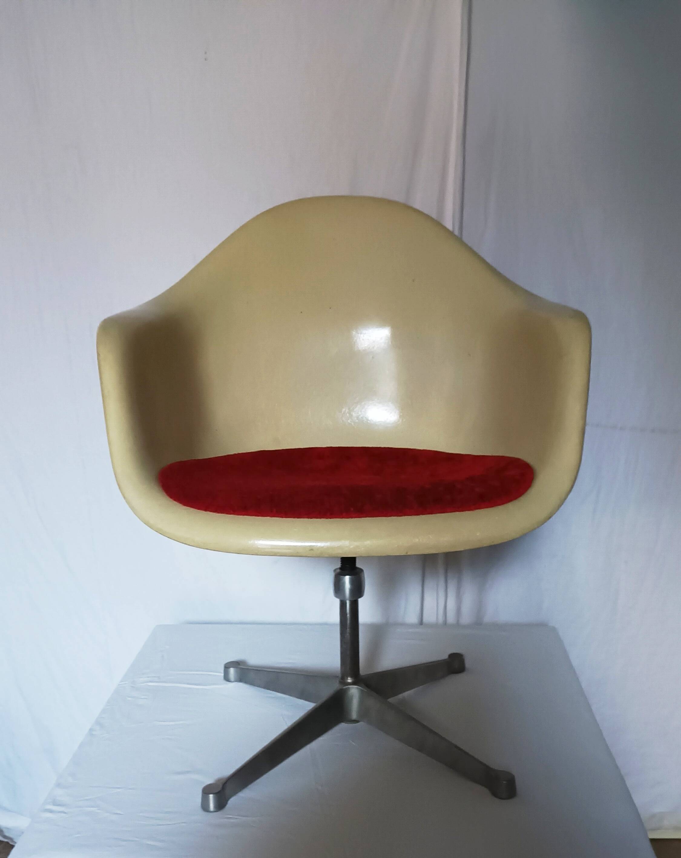 PAC office chair by Charles and Ray Eames for Herman Miller, 1960s.
